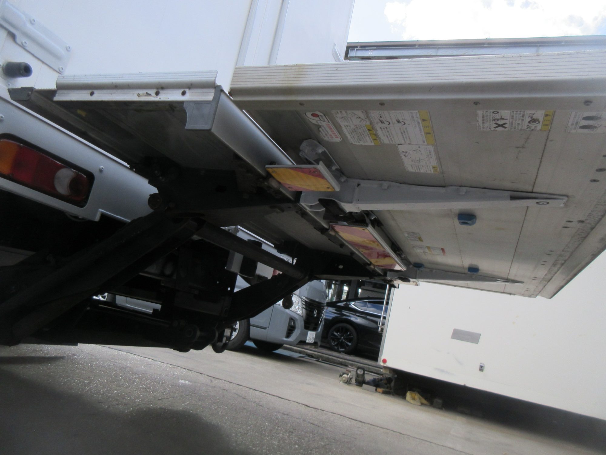 プレート付4軸低床アルミウイング格納パワーゲート