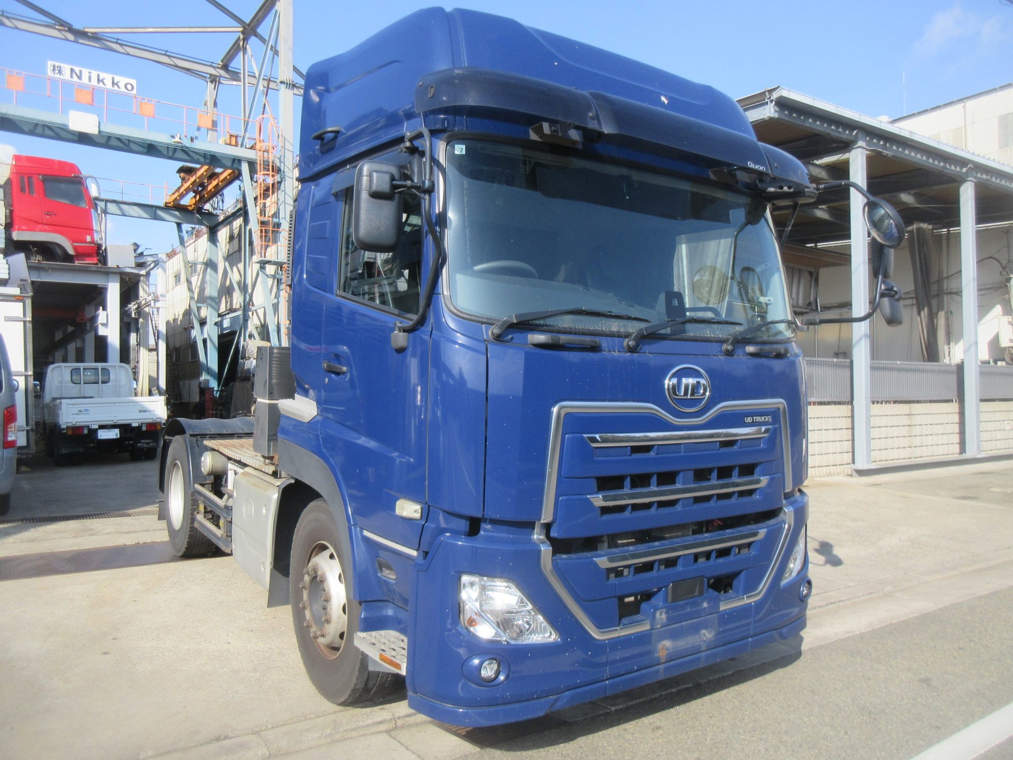 ポンプ付きハイルーフトラクタ