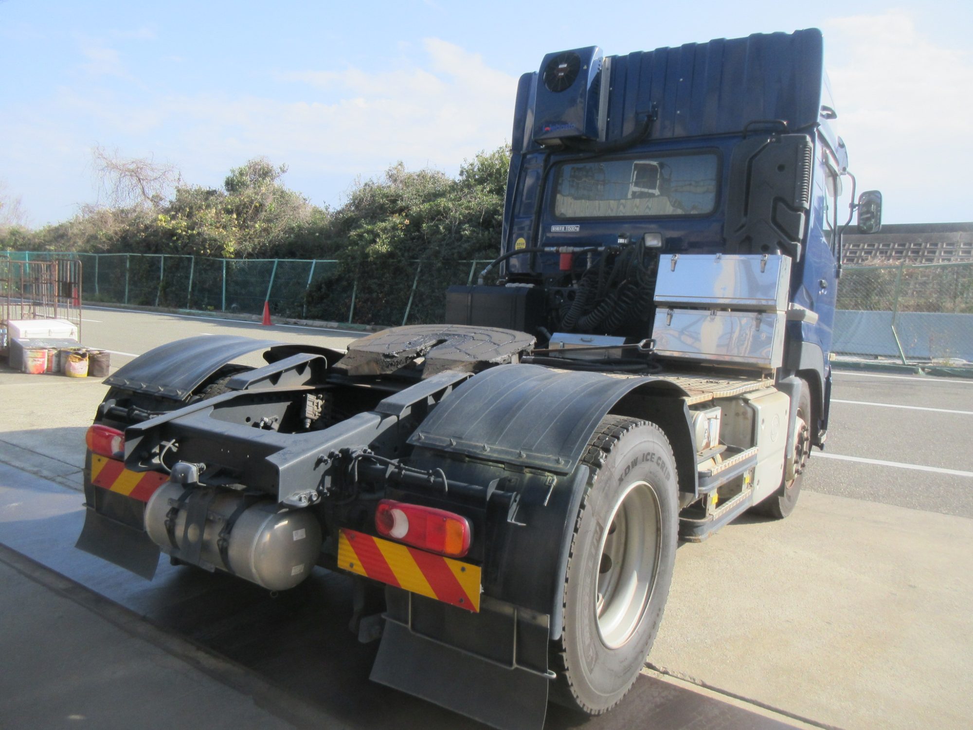 ポンプ付きハイルーフトラクタ