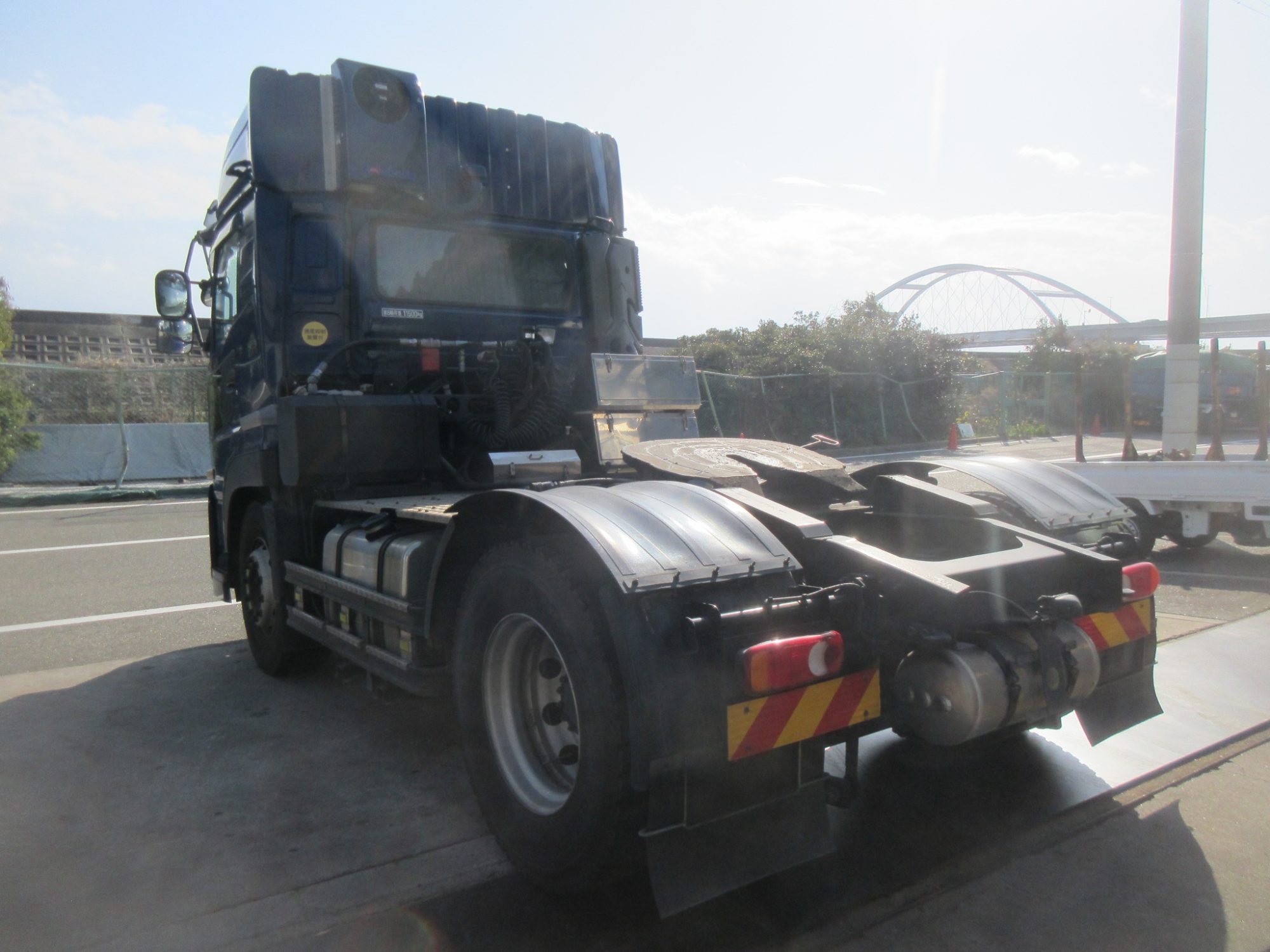 ポンプ付きハイルーフトラクタ