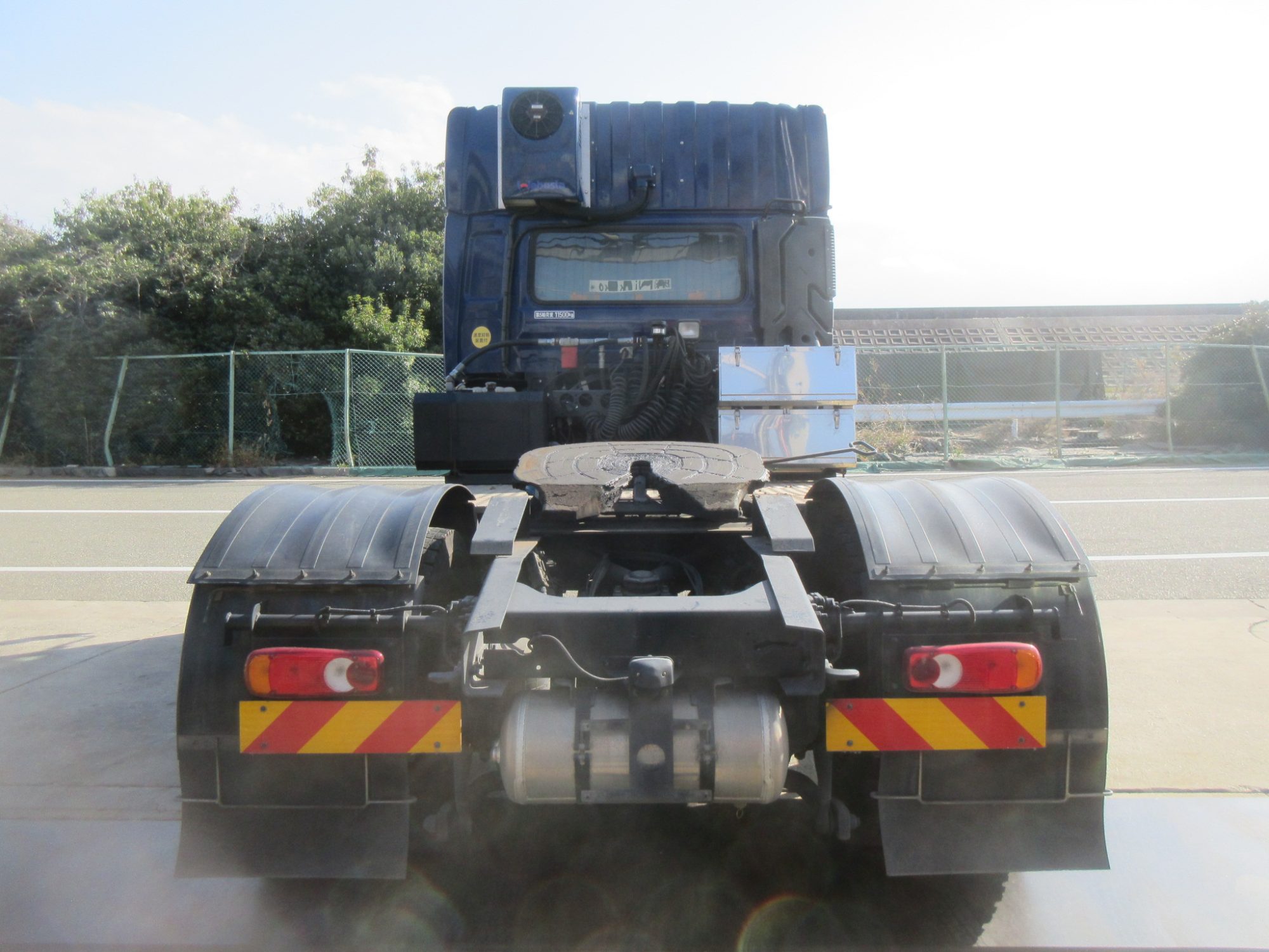 ポンプ付きハイルーフトラクタ