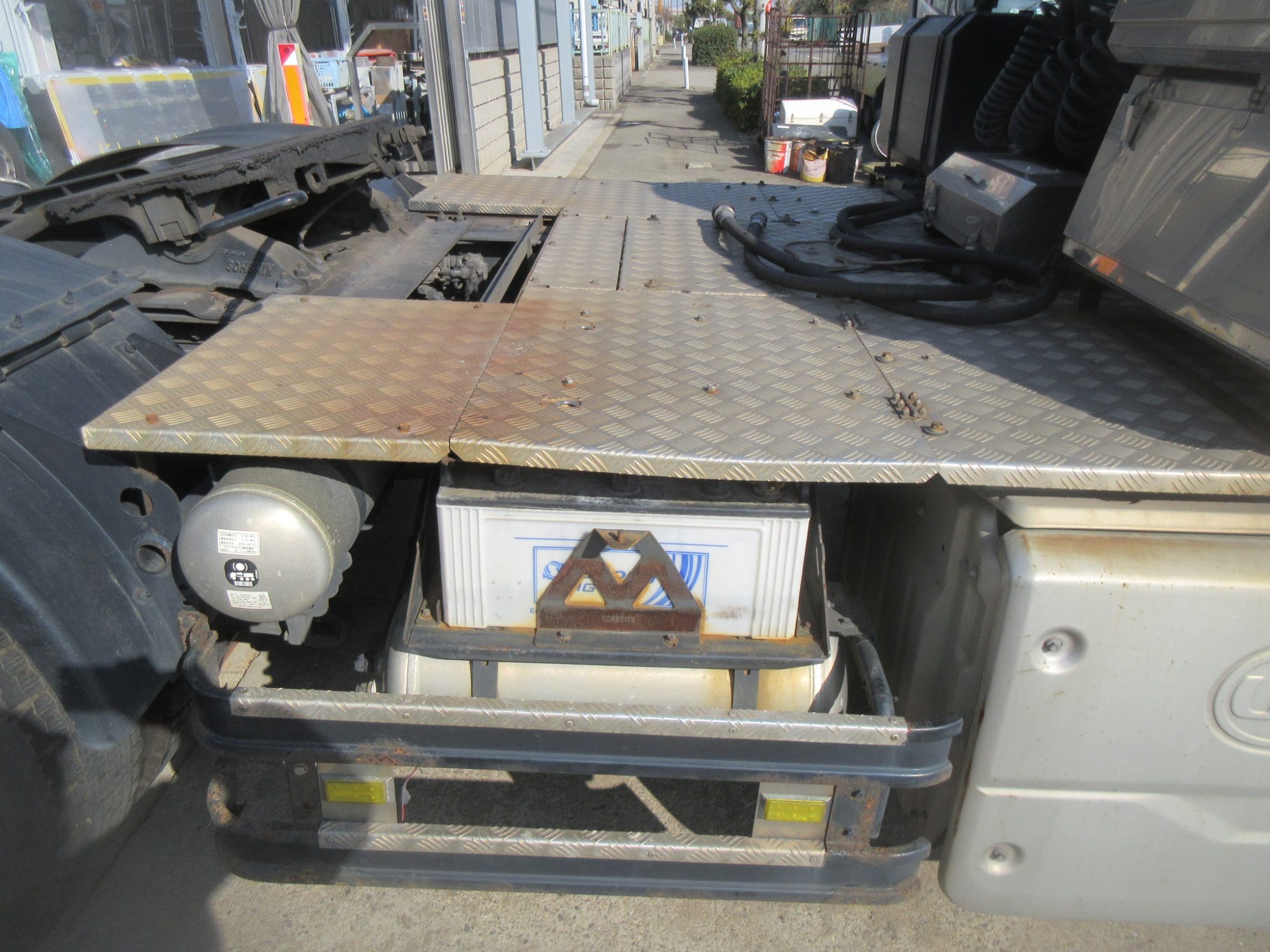 ポンプ付きハイルーフトラクタ