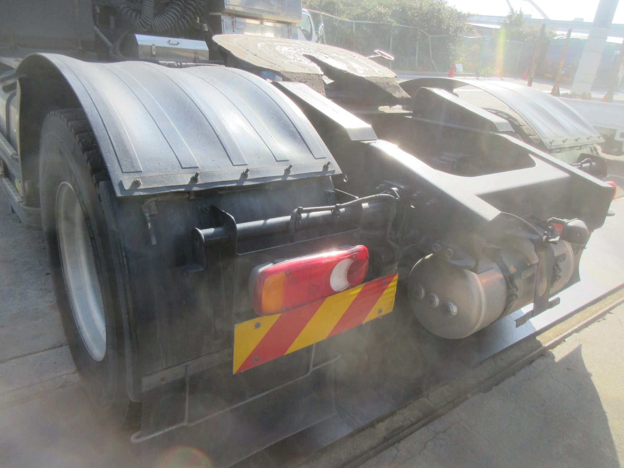 ポンプ付きハイルーフトラクタ