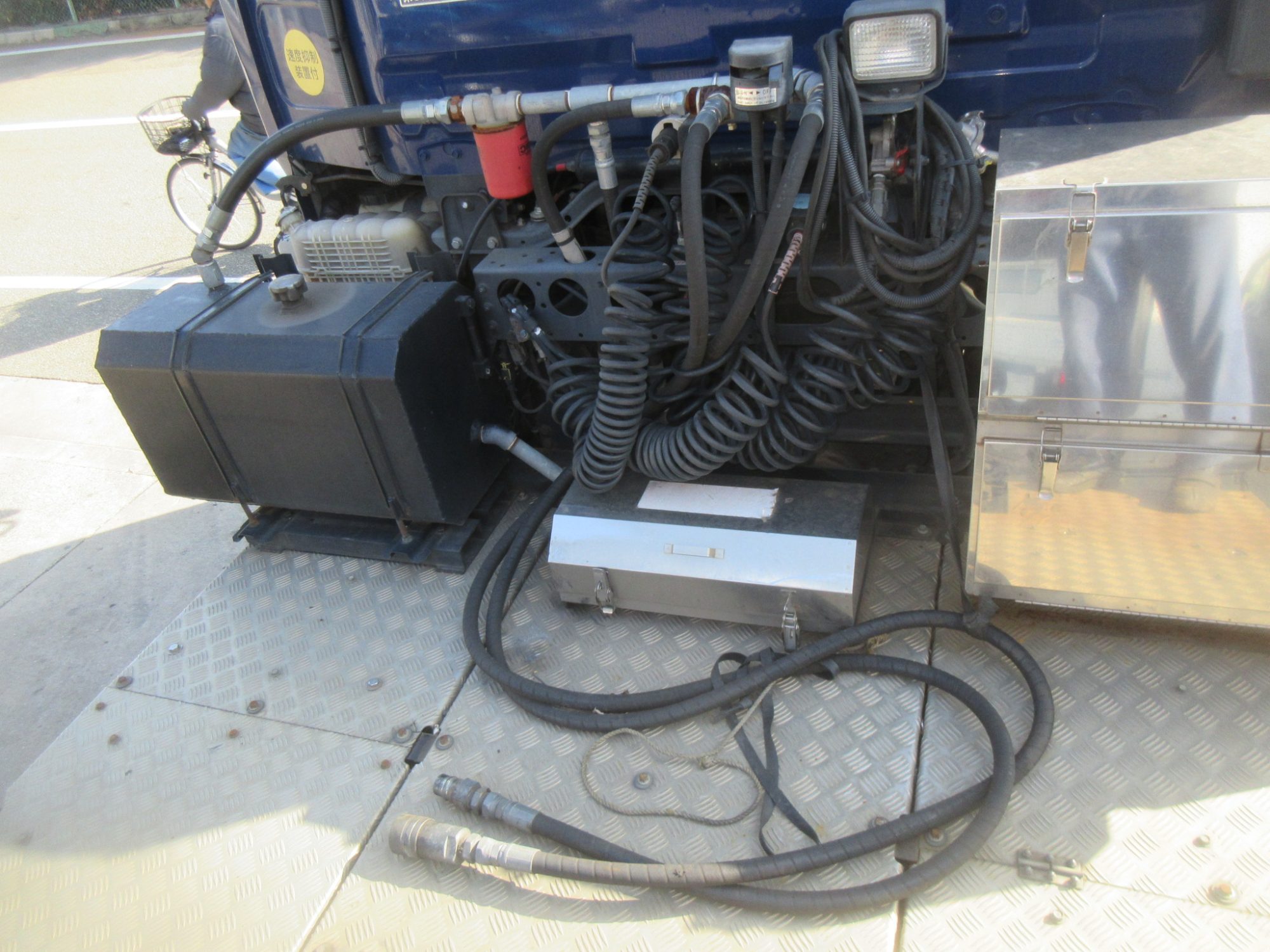 ポンプ付きハイルーフトラクタ