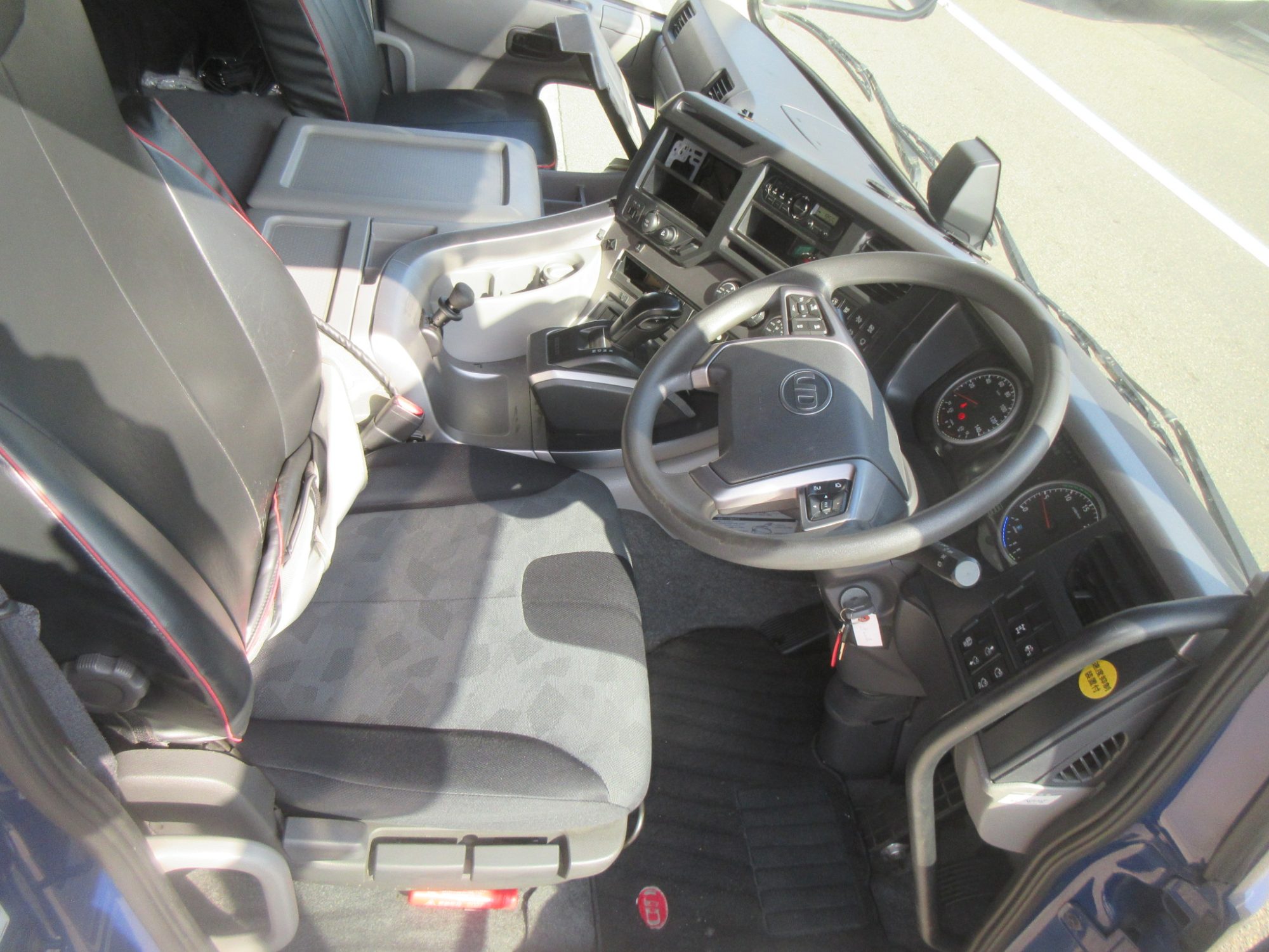 ポンプ付きハイルーフトラクタ