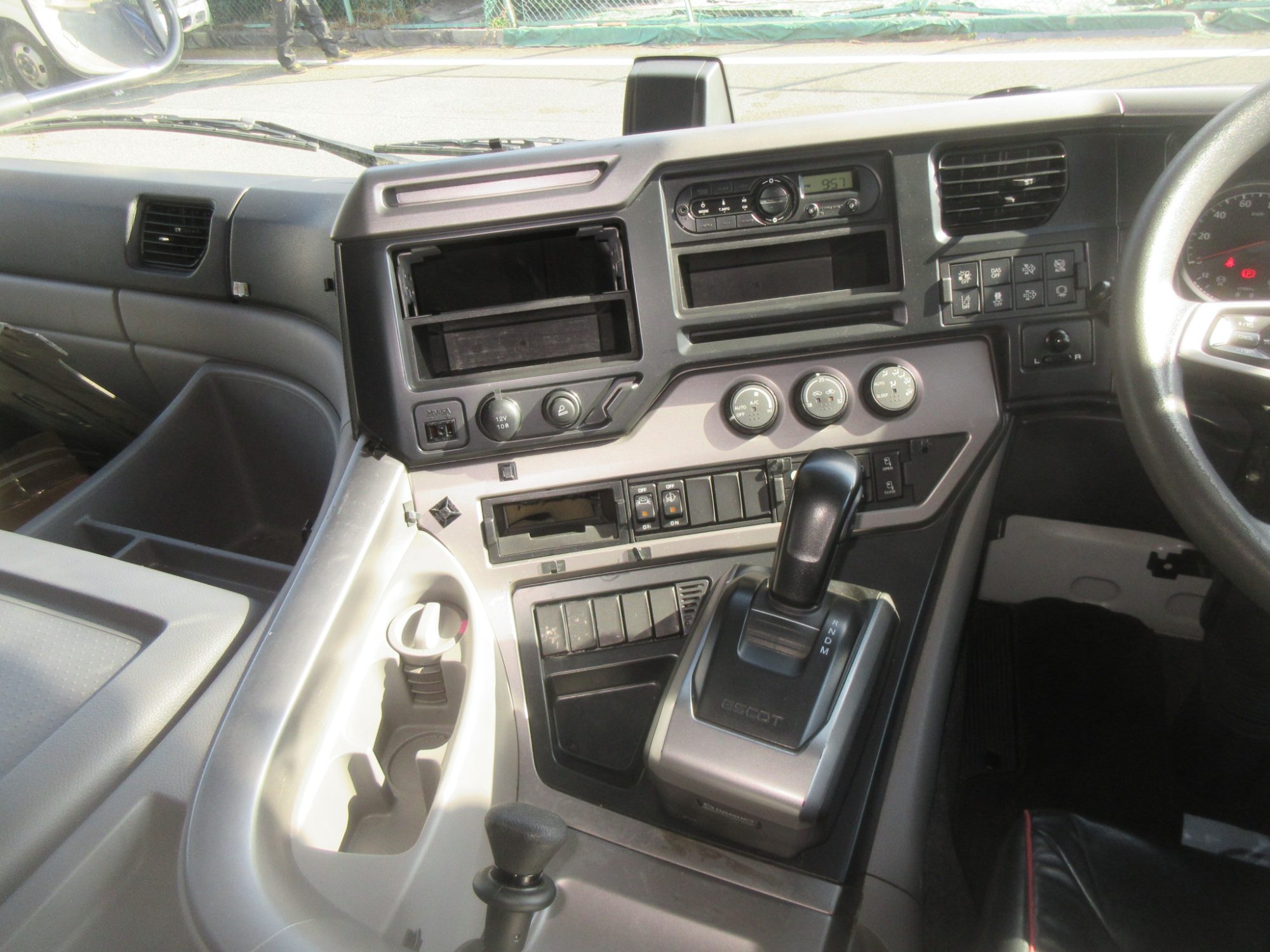 ポンプ付きハイルーフトラクタ