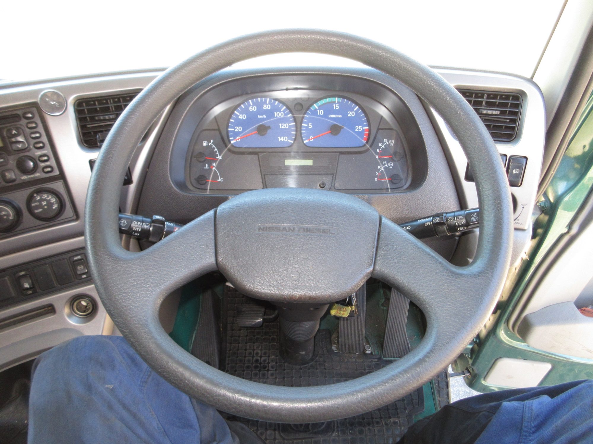 キャビン クオン ADG-CV2YL マニュアル ロールーフ