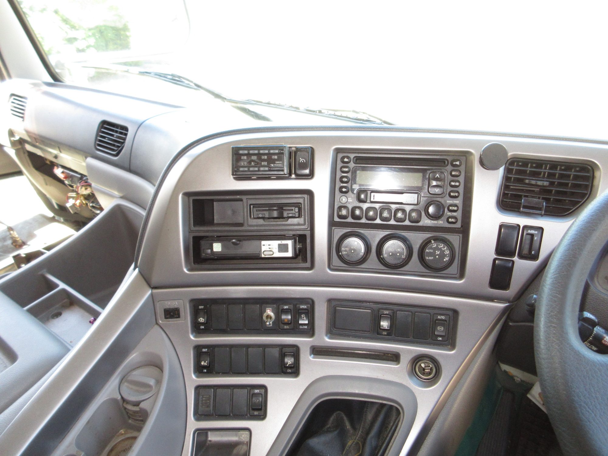 キャビン クオン ADG-CV2YL マニュアル ロールーフ