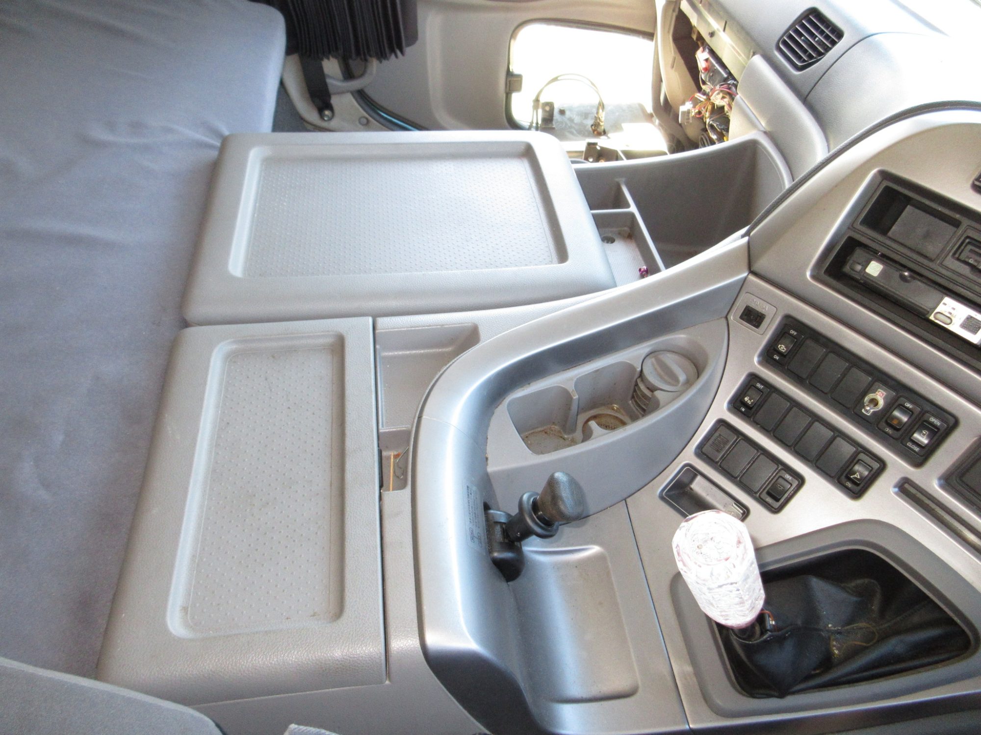 キャビン クオン ADG-CV2YL マニュアル ロールーフ