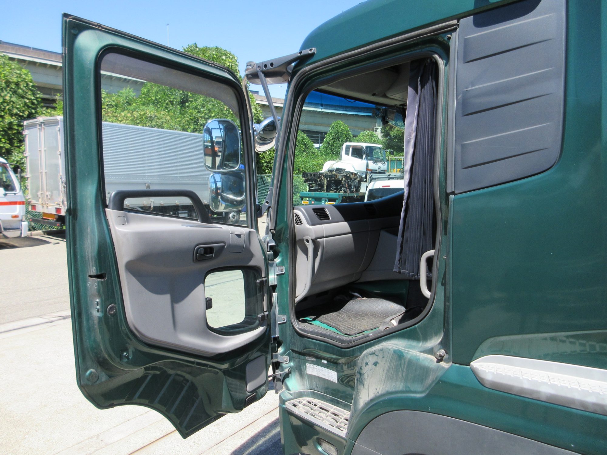 キャビン クオン ADG-CV2YL マニュアル ロールーフ