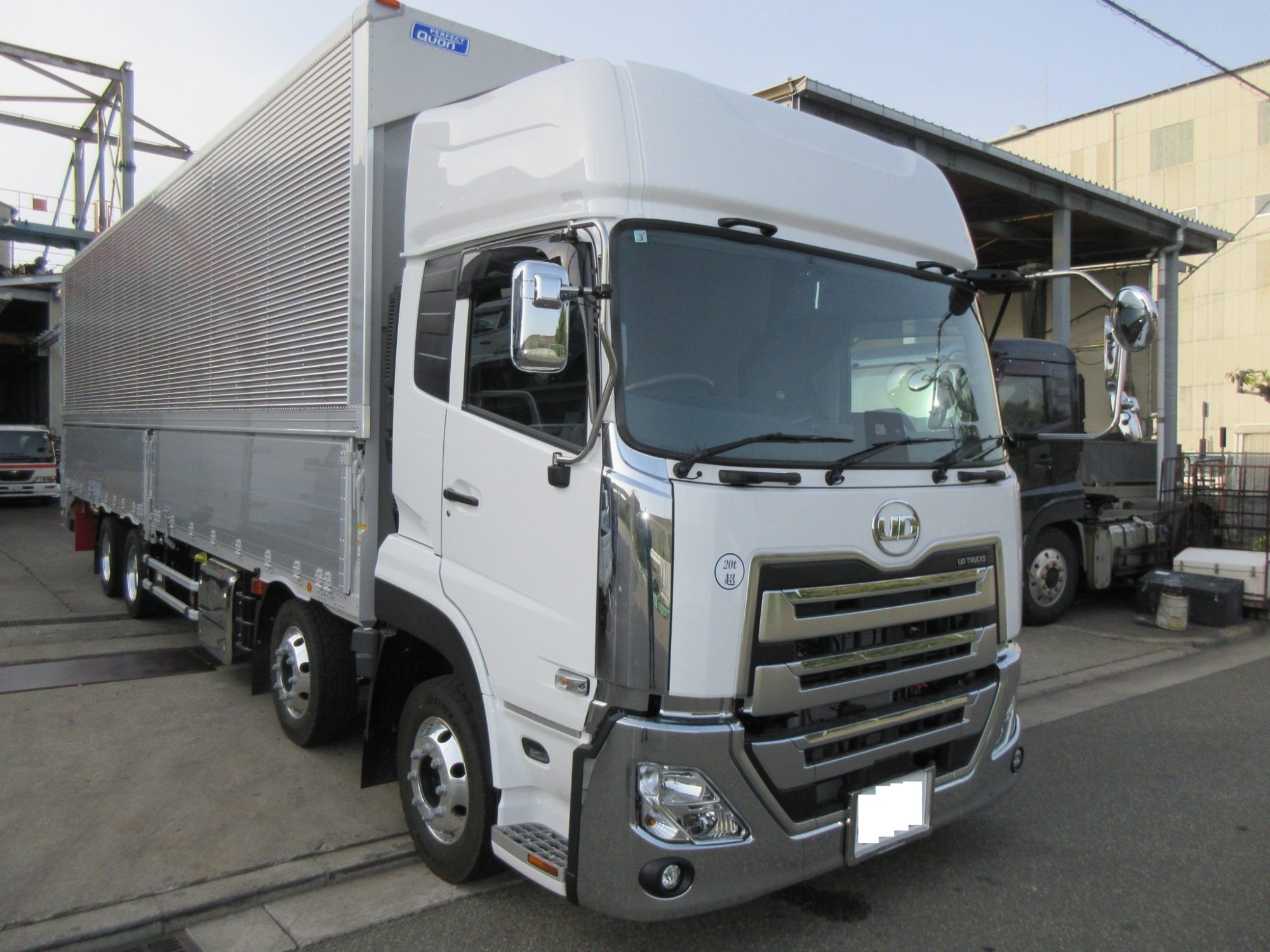 ４軸低床　未使用　アルミウイング車　レンタカー