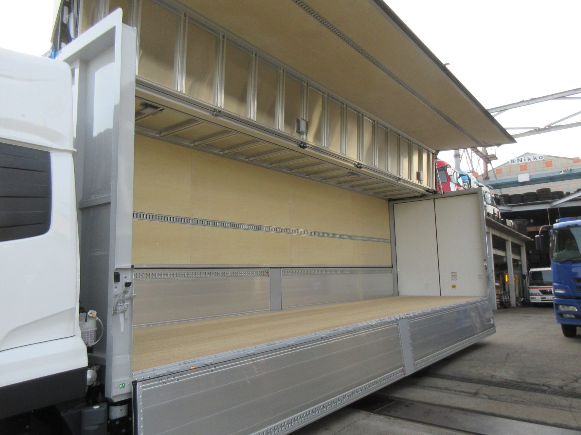 4軸低床 未使用 アルミウイング車 レンタカー