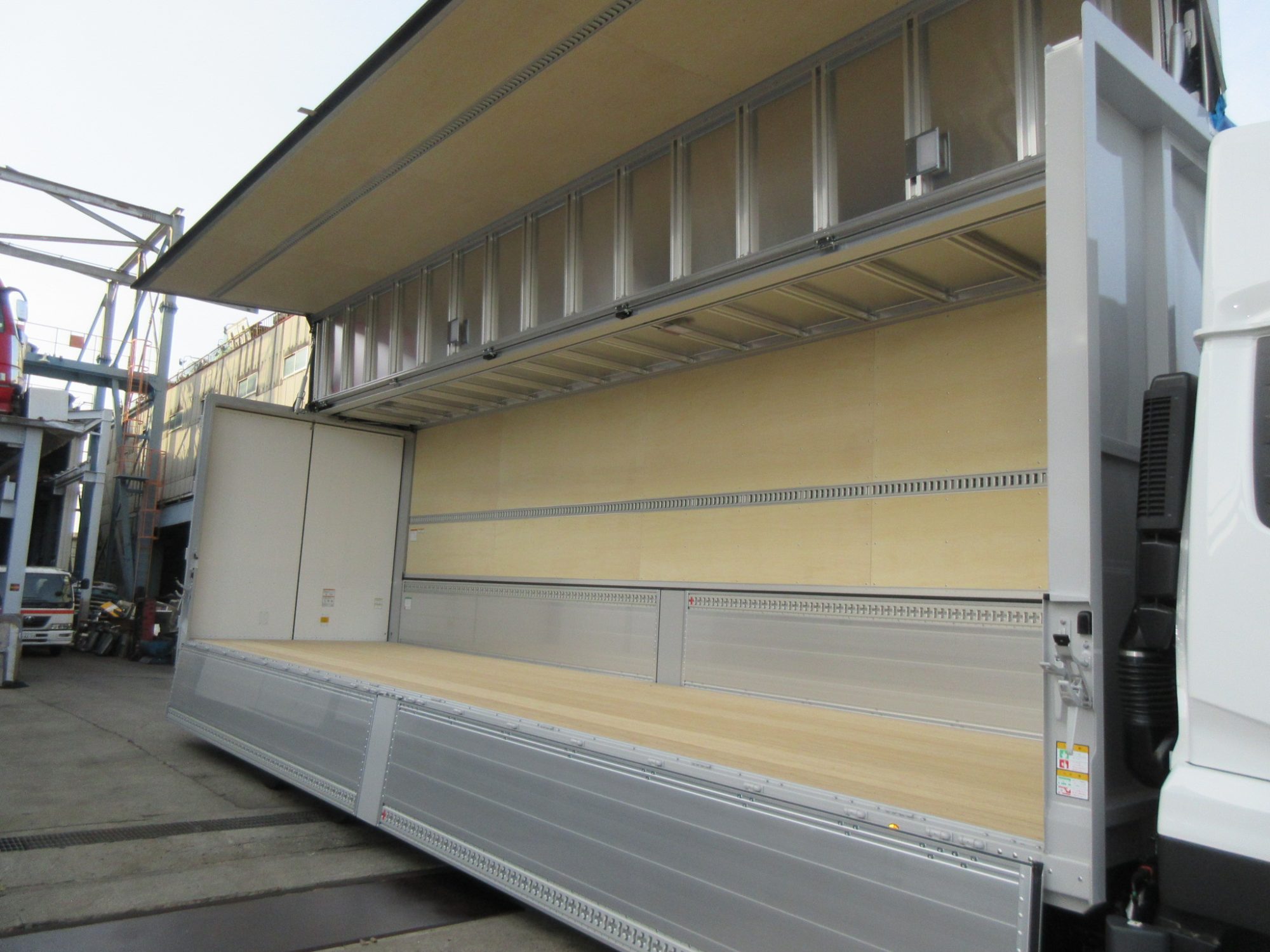 4軸低床 未使用 アルミウイング車 レンタカー