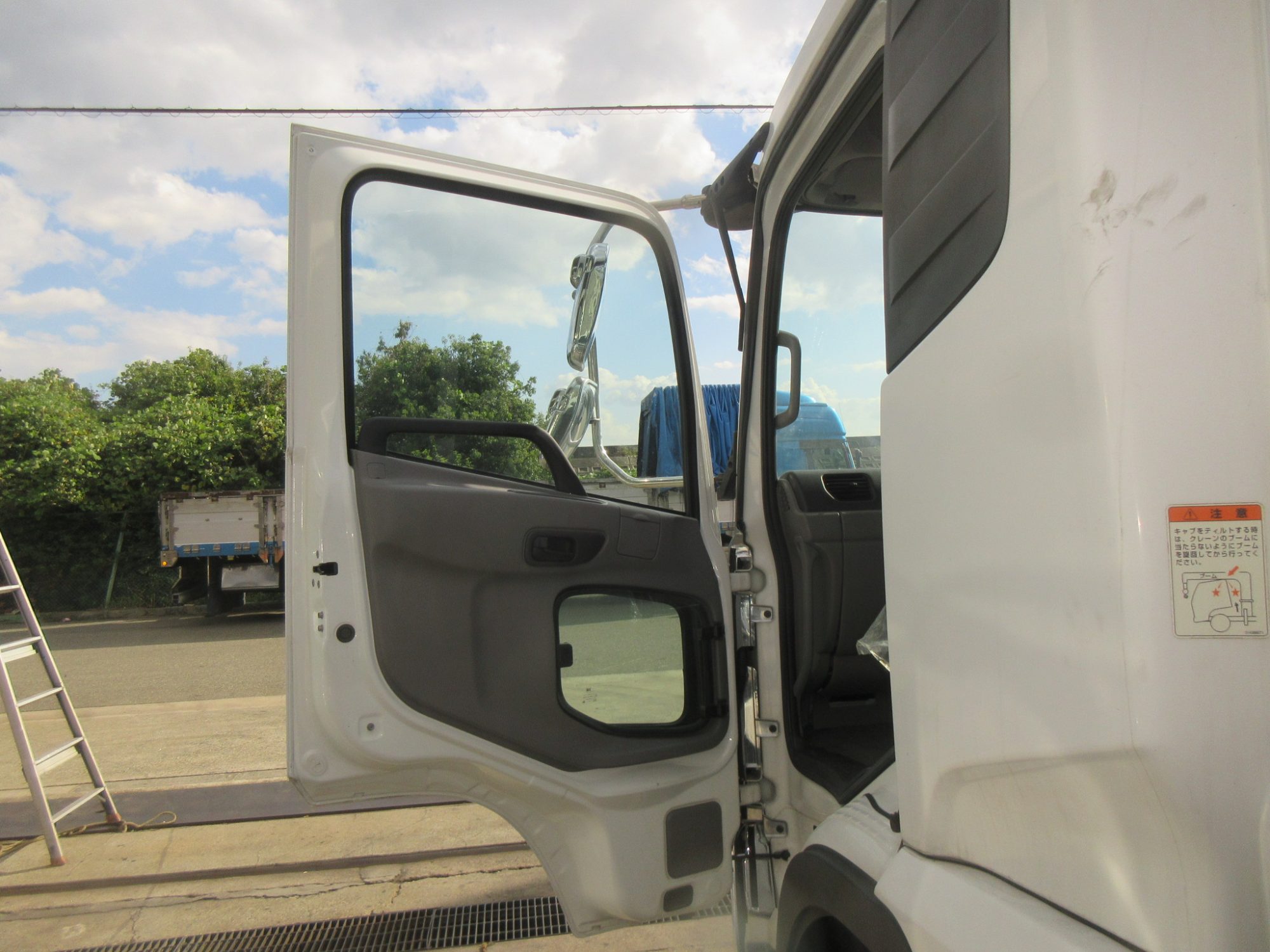 キャビン コンドル LKG-PK39L 並幅(STD) ベッド付 ホイルパーク