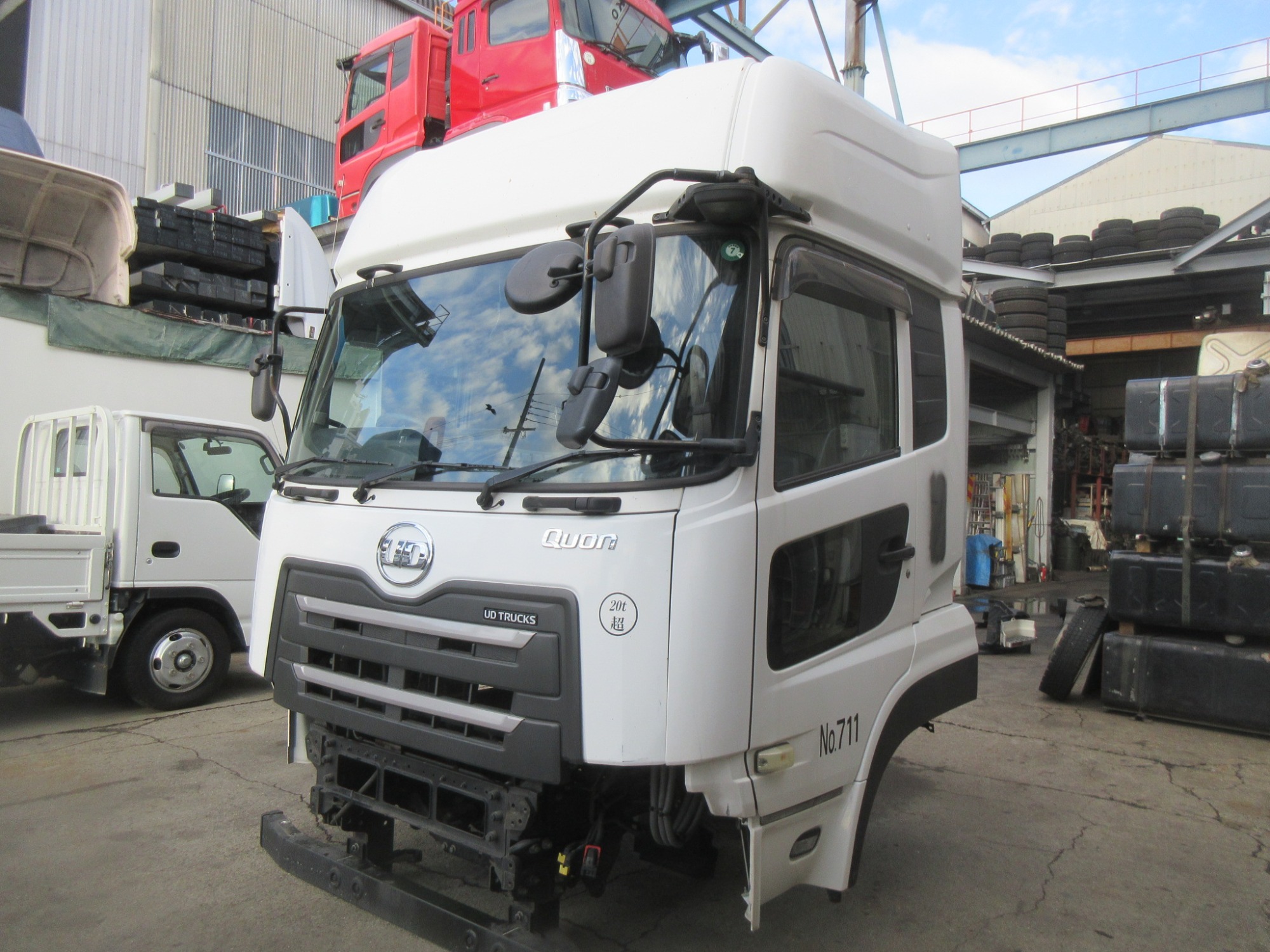 キャビン クオン ハイルーフ 2PG-CD5CA