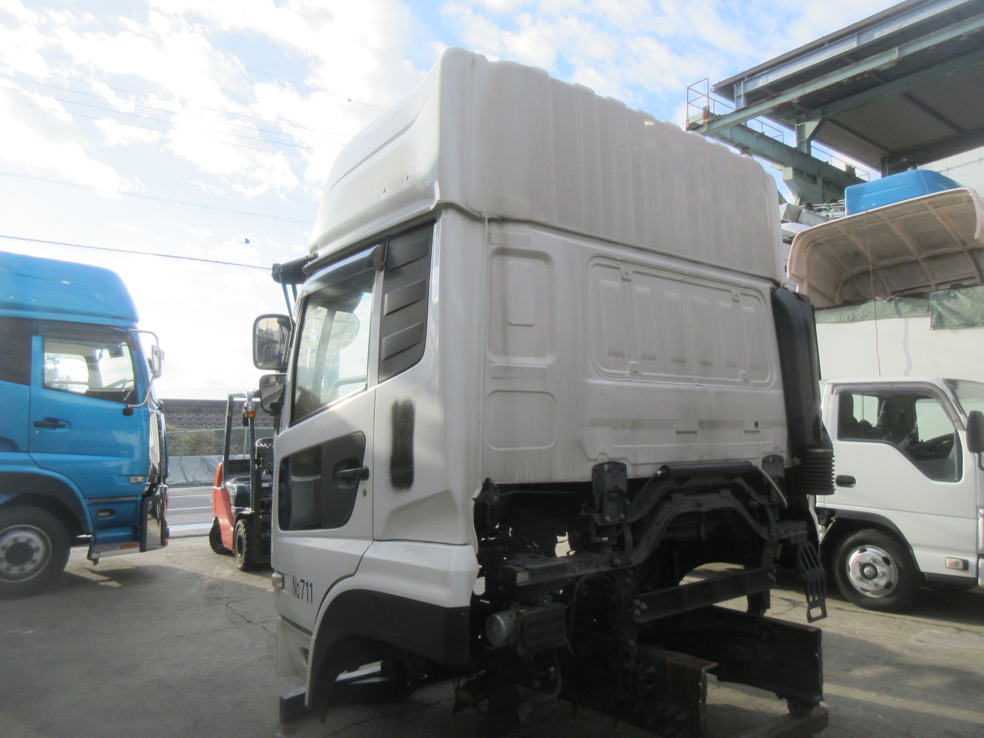 キャビン クオン ハイルーフ 2PG-CD5CA