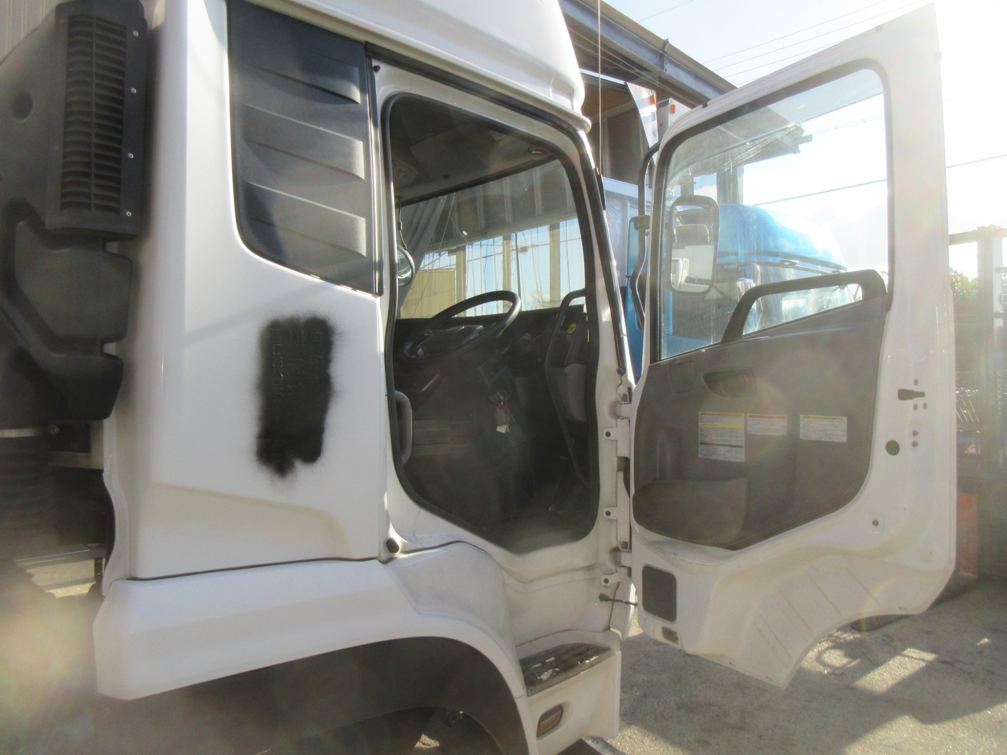 キャビン クオン ハイルーフ 2PG-CD5CA