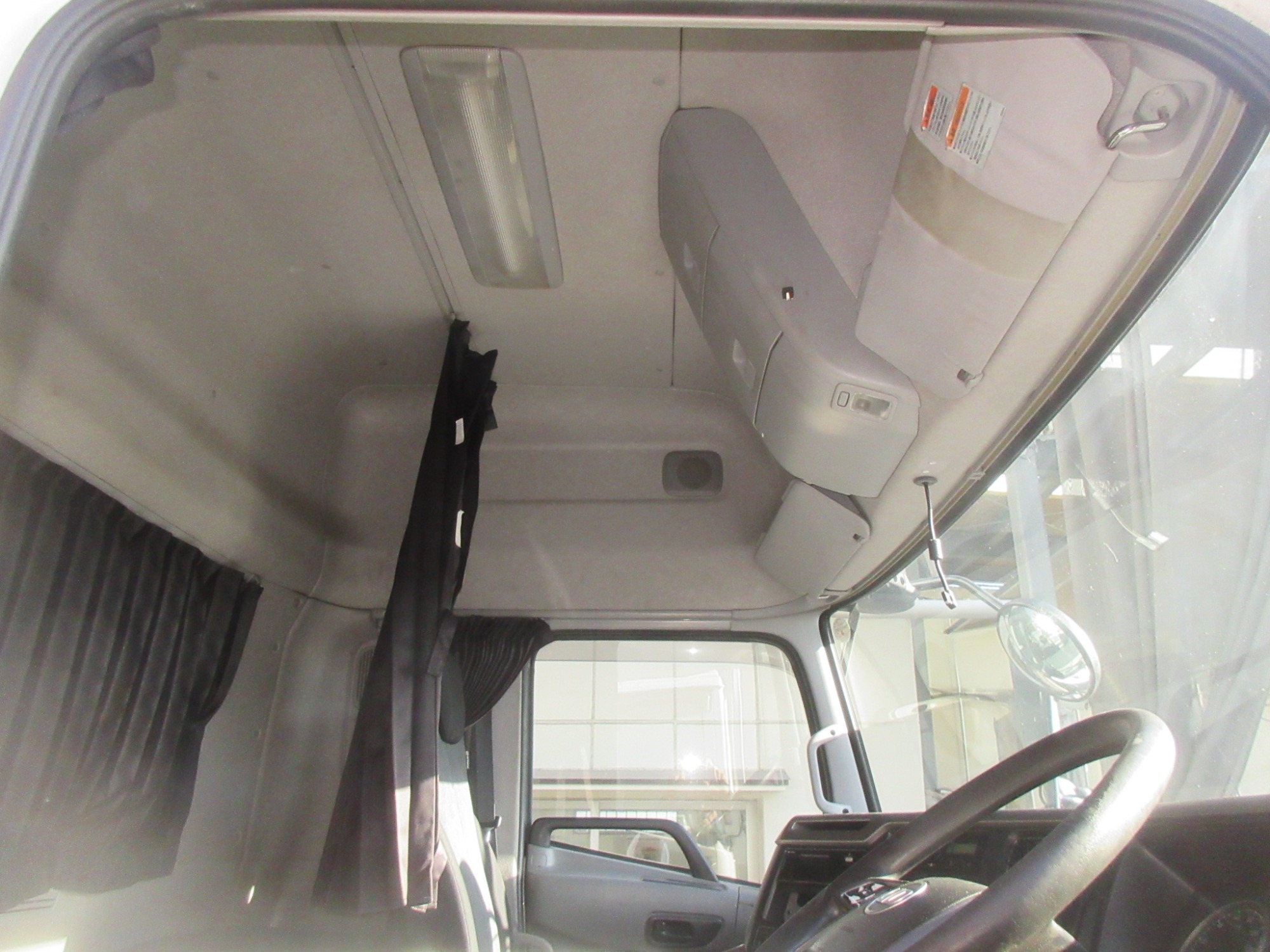 キャビン クオン ハイルーフ 2PG-CD5CA