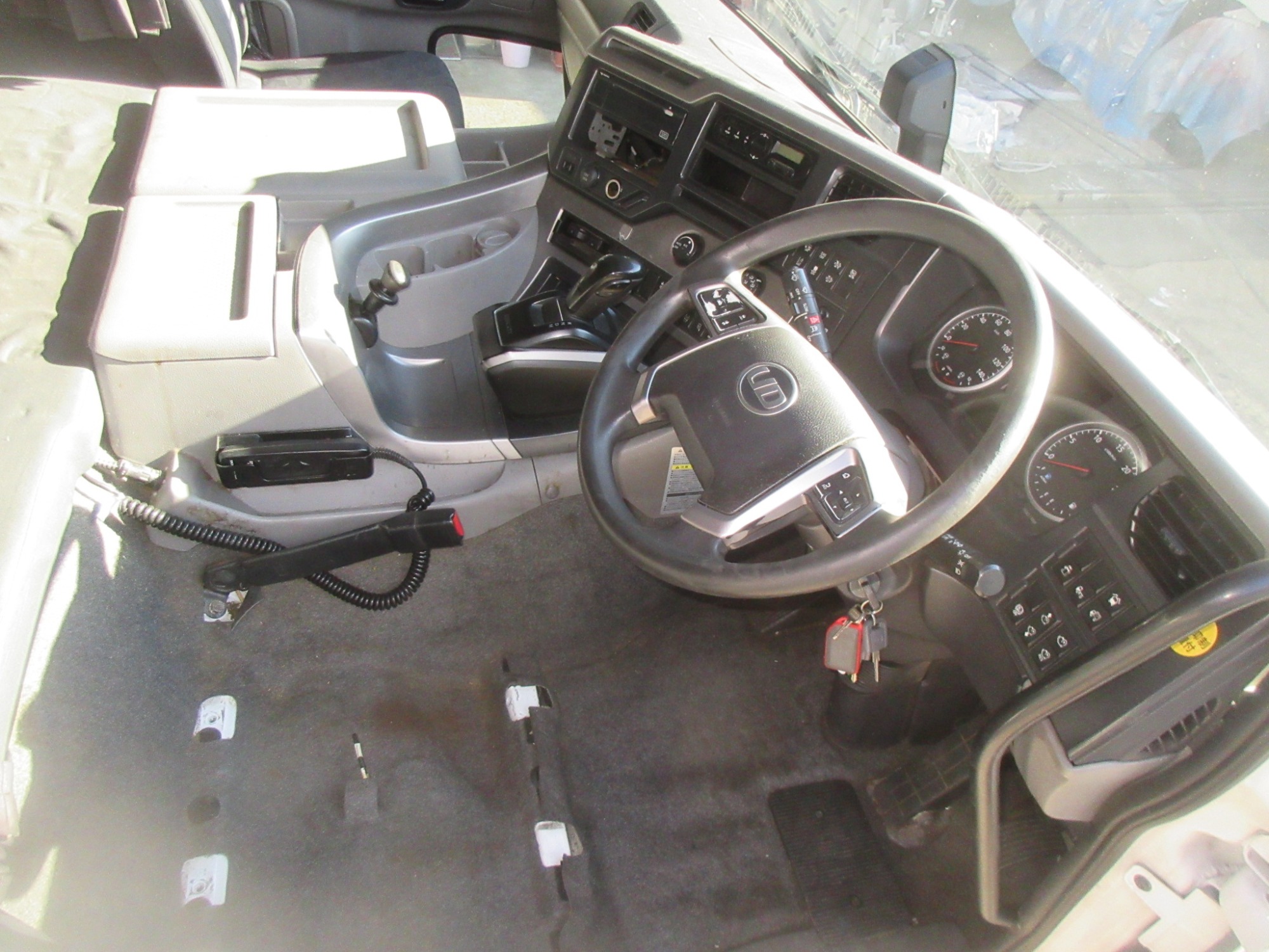 キャビン クオン ハイルーフ 2PG-CD5CA