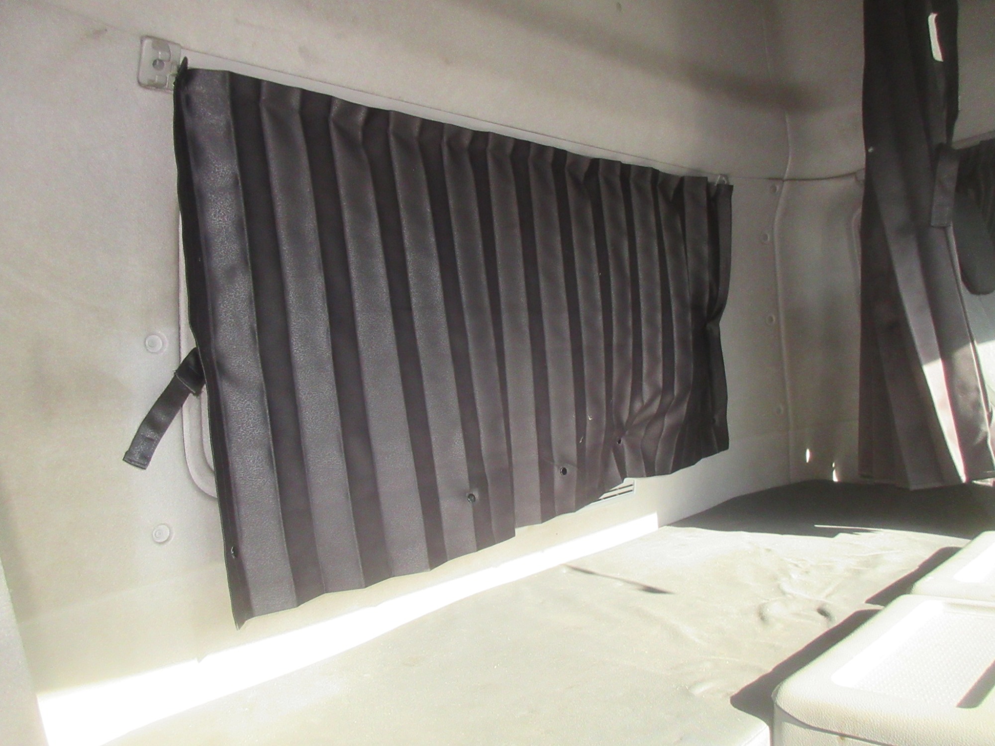 キャビン クオン ハイルーフ 2PG-CD5CA