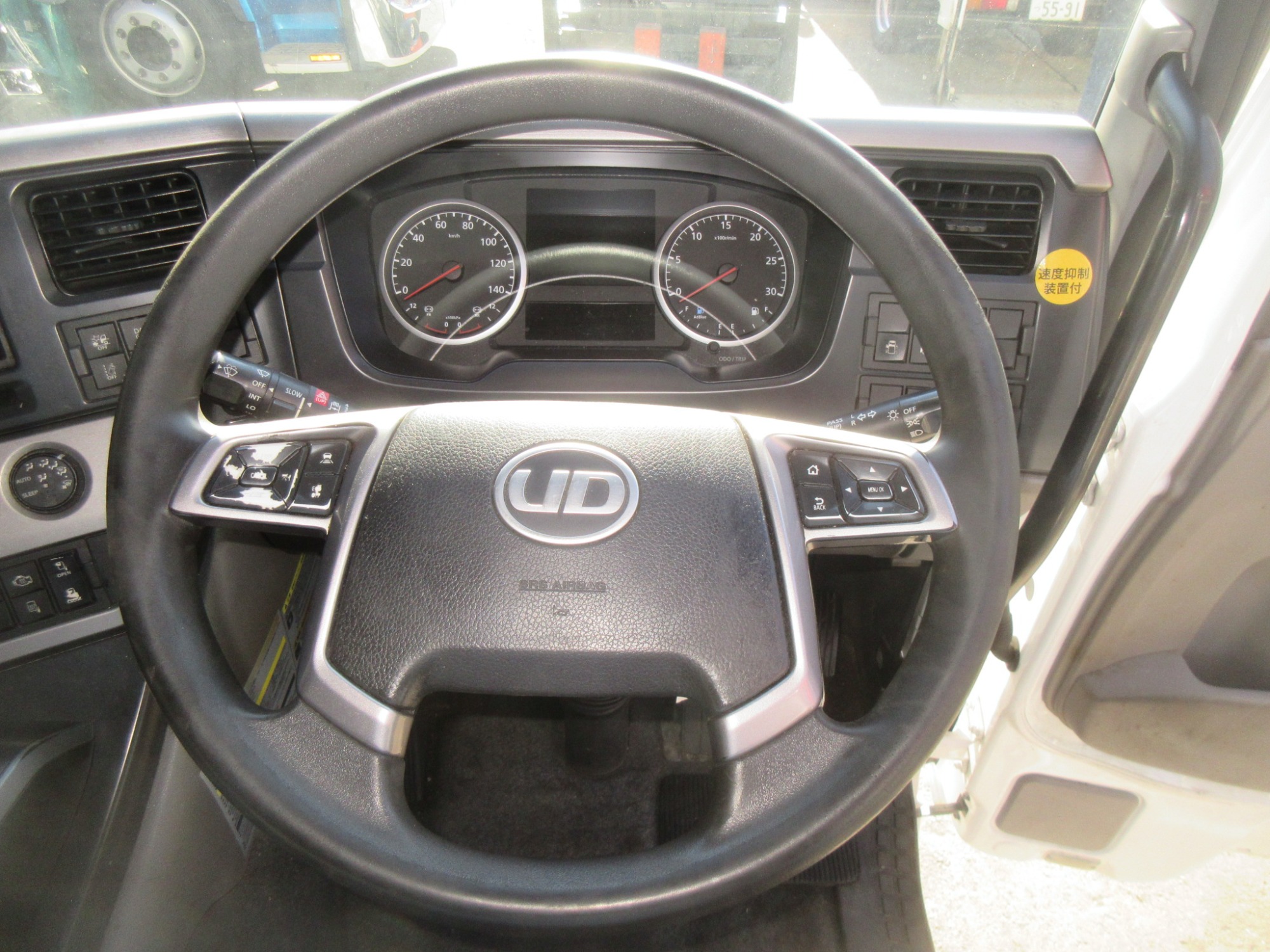 キャビン クオン ハイルーフ 2PG-CD5CA