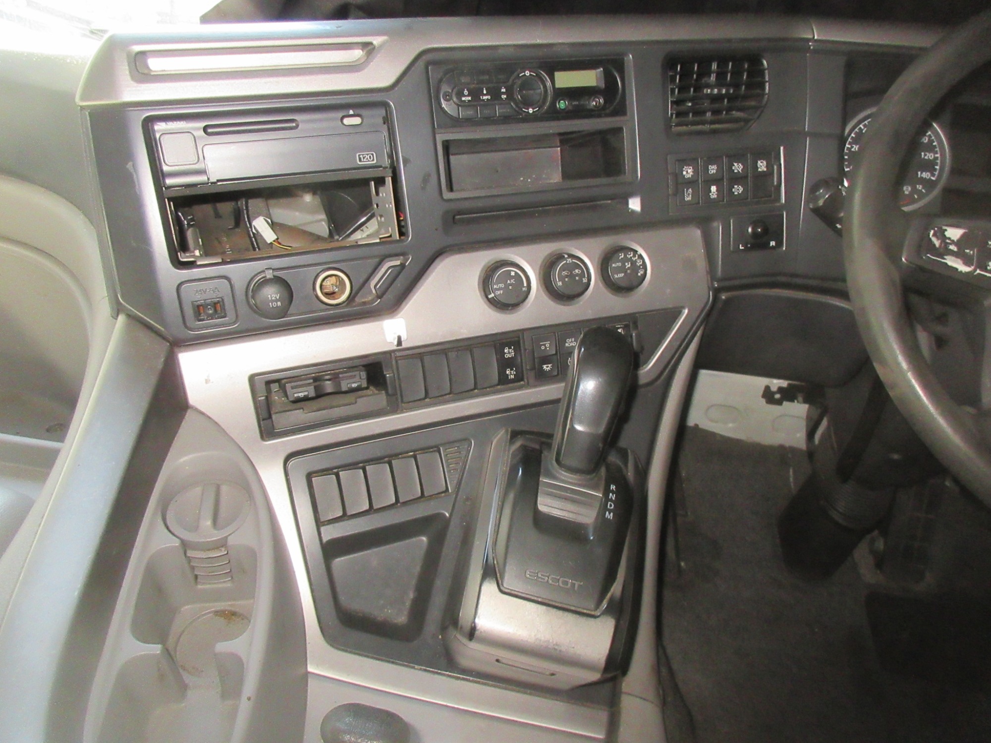 キャビン クオン ハイルーフ 2PG-CD5CA