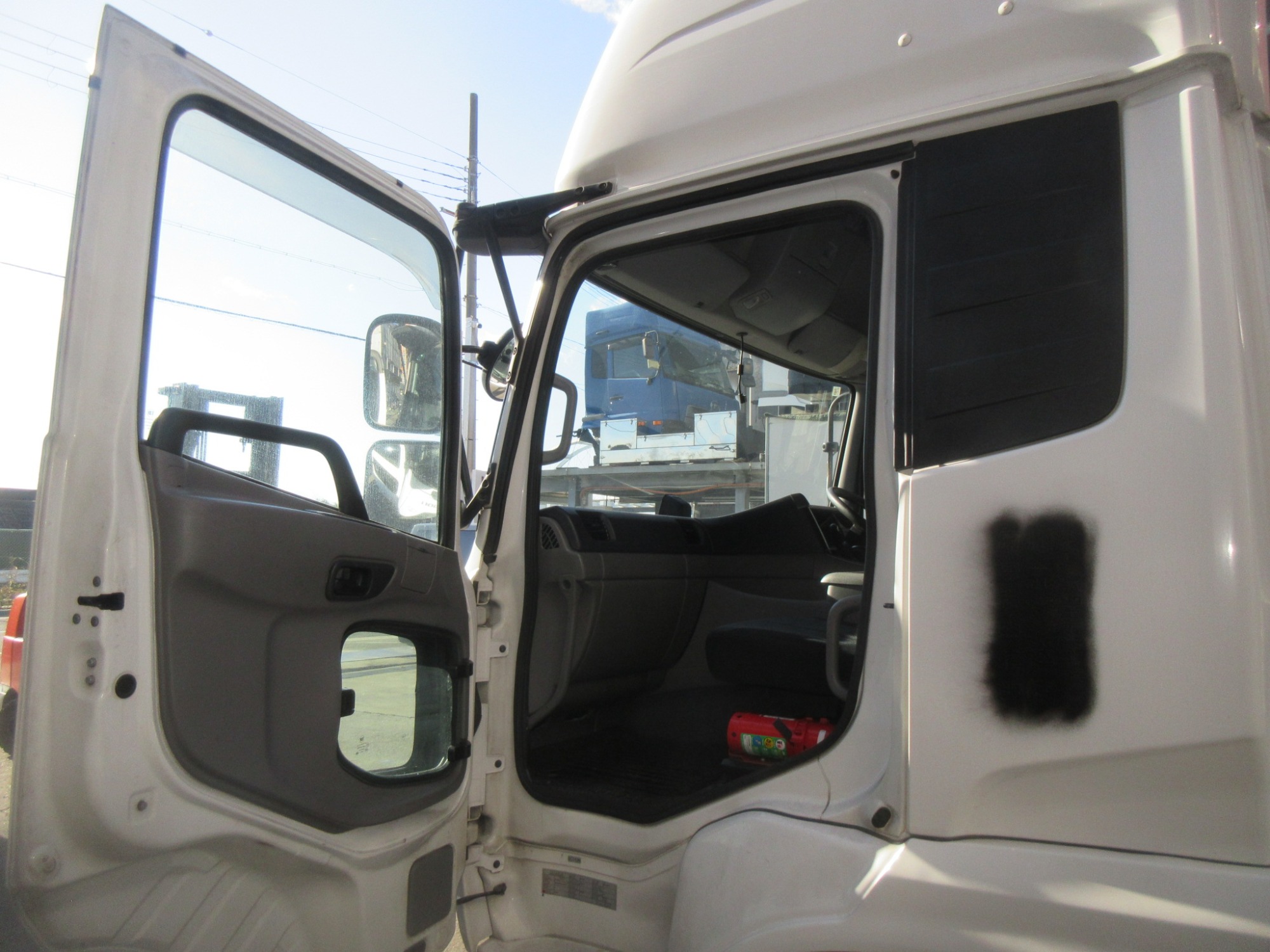 キャビン クオン ハイルーフ 2PG-CD5CA