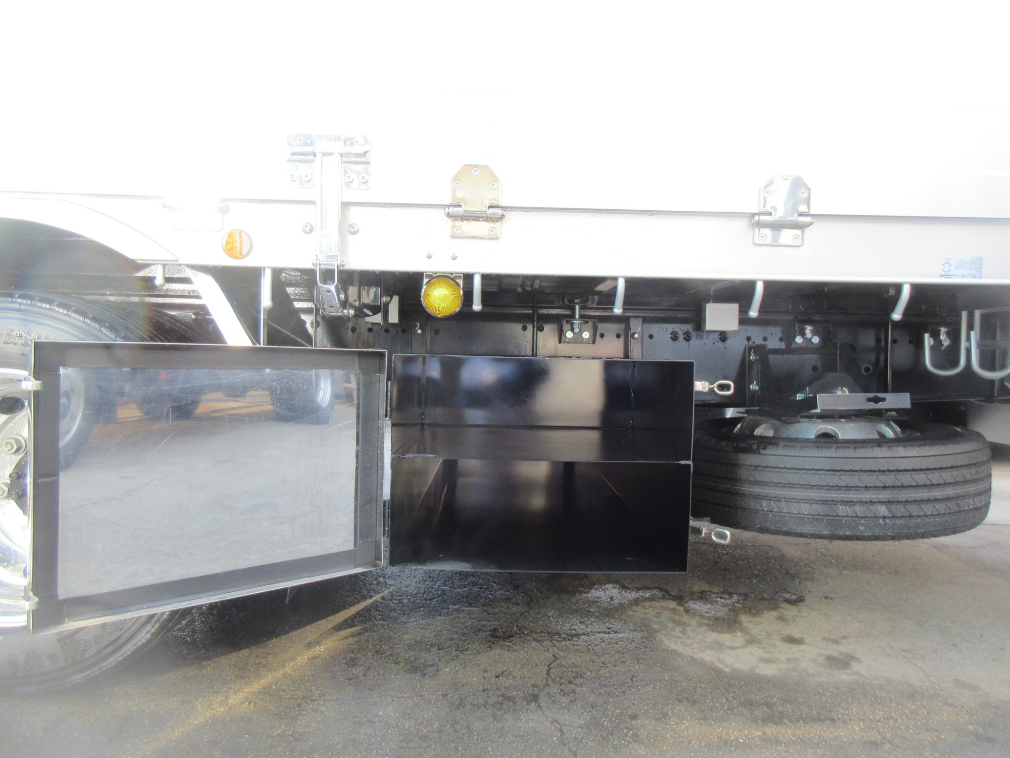 4軸低床 アルミ平未使用車