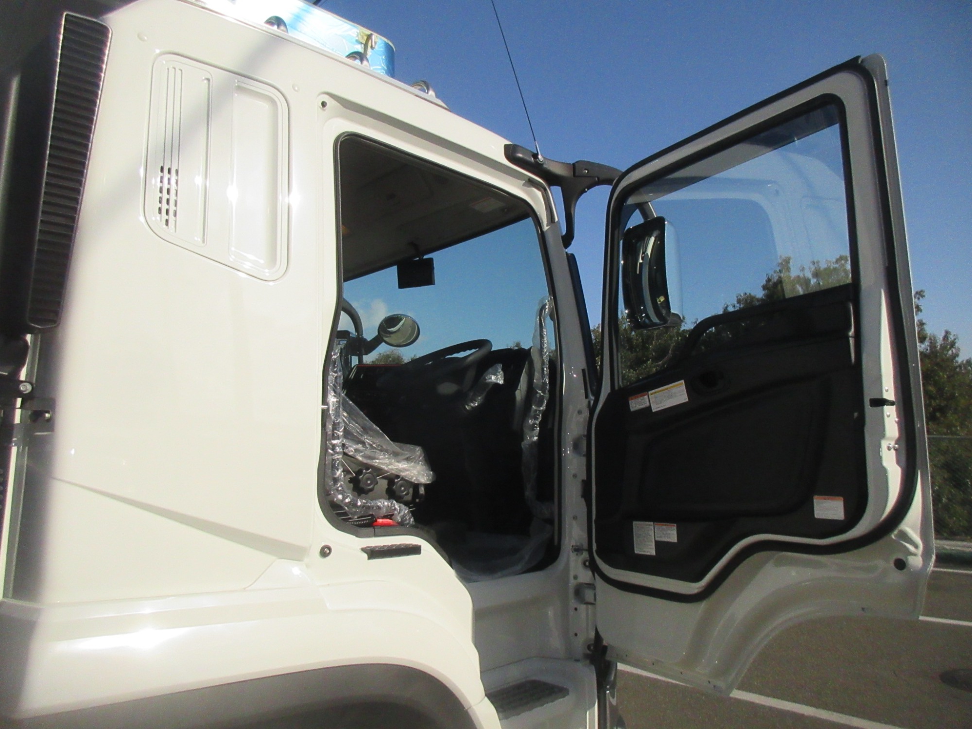 4軸低床 アルミ平未使用車