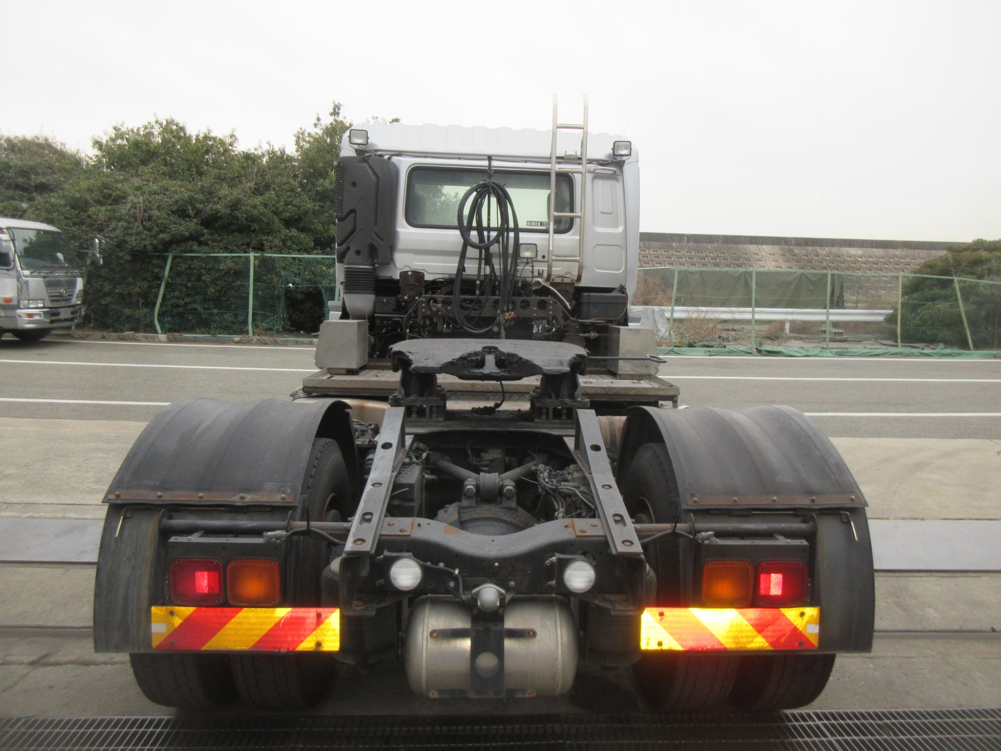 クオン11.5トンマニュアルトラクタ