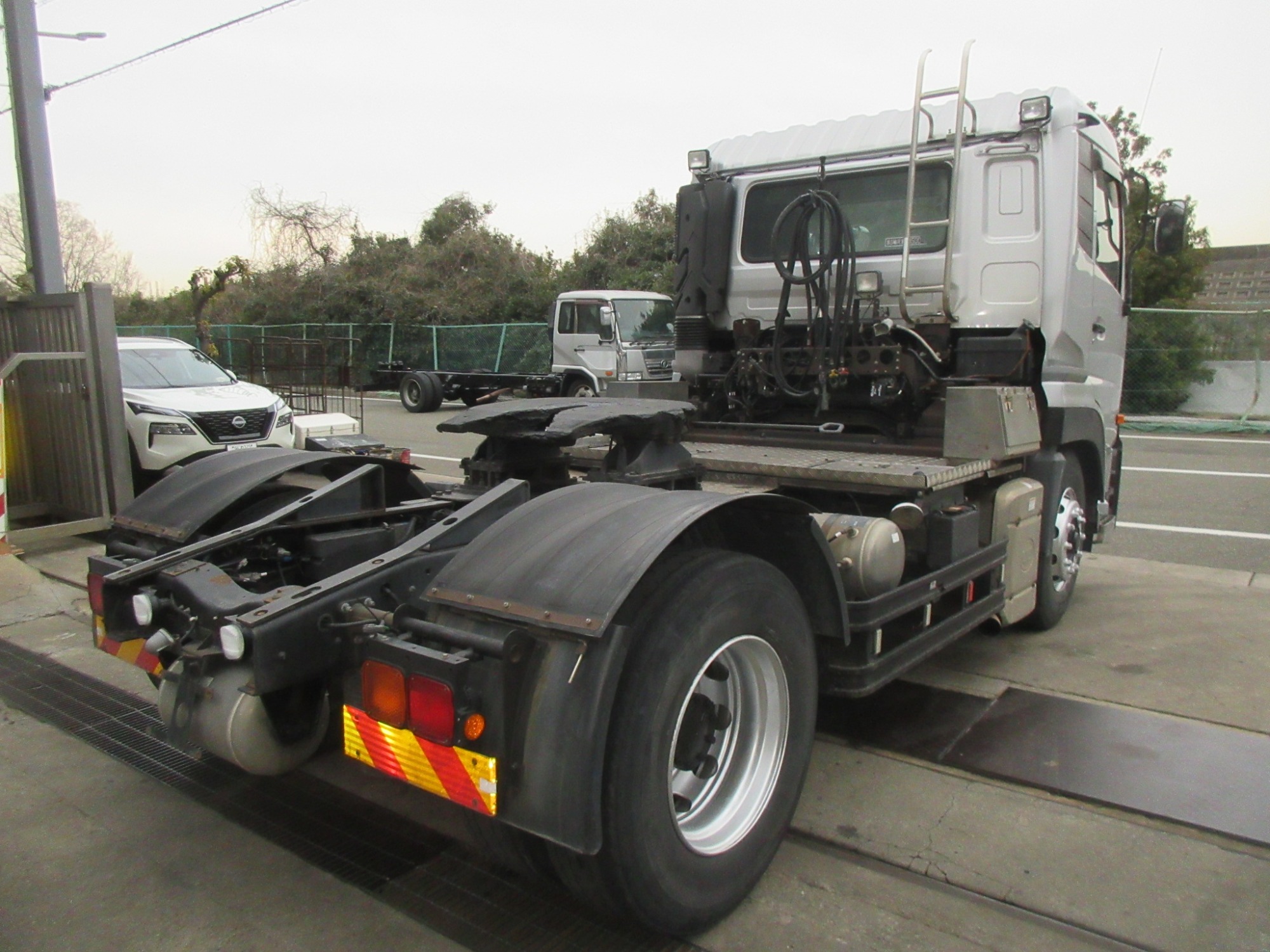 クオン11.5トンマニュアルトラクタ