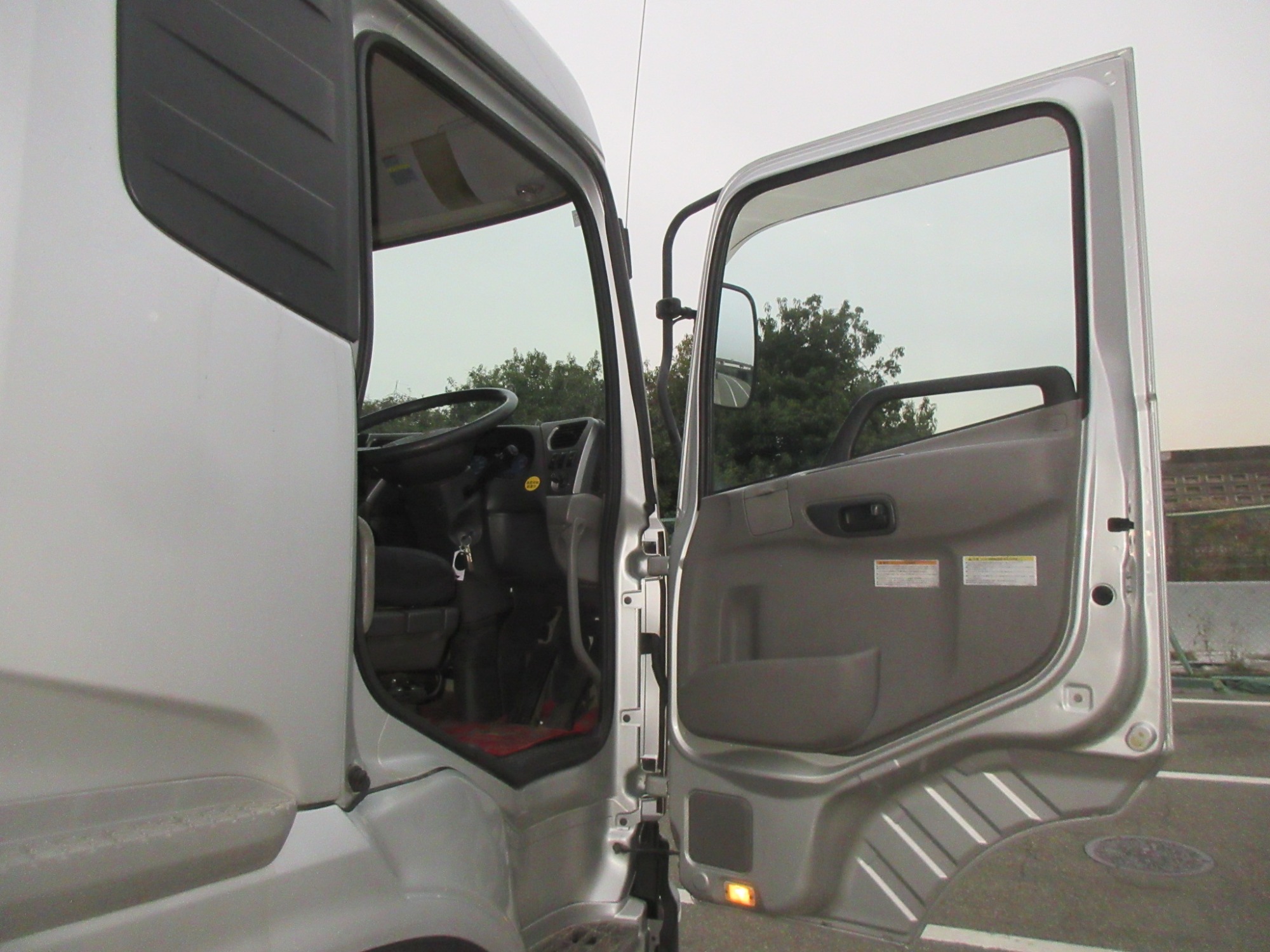 クオン11.5トンマニュアルトラクタ