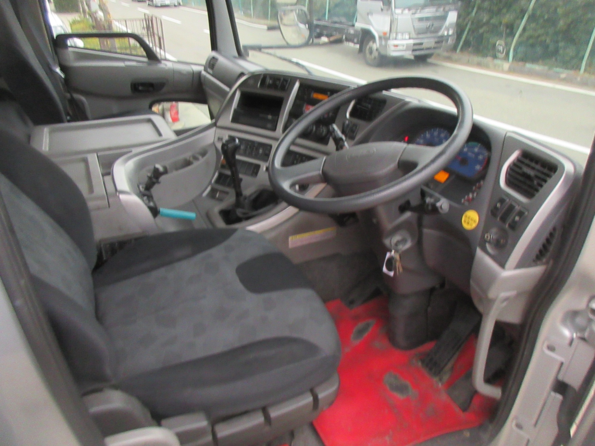 クオン11.5トンマニュアルトラクタ