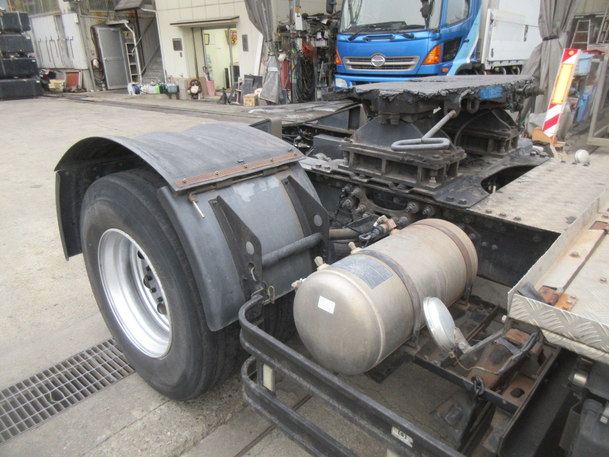 クオン11.5トンマニュアルトラクタ