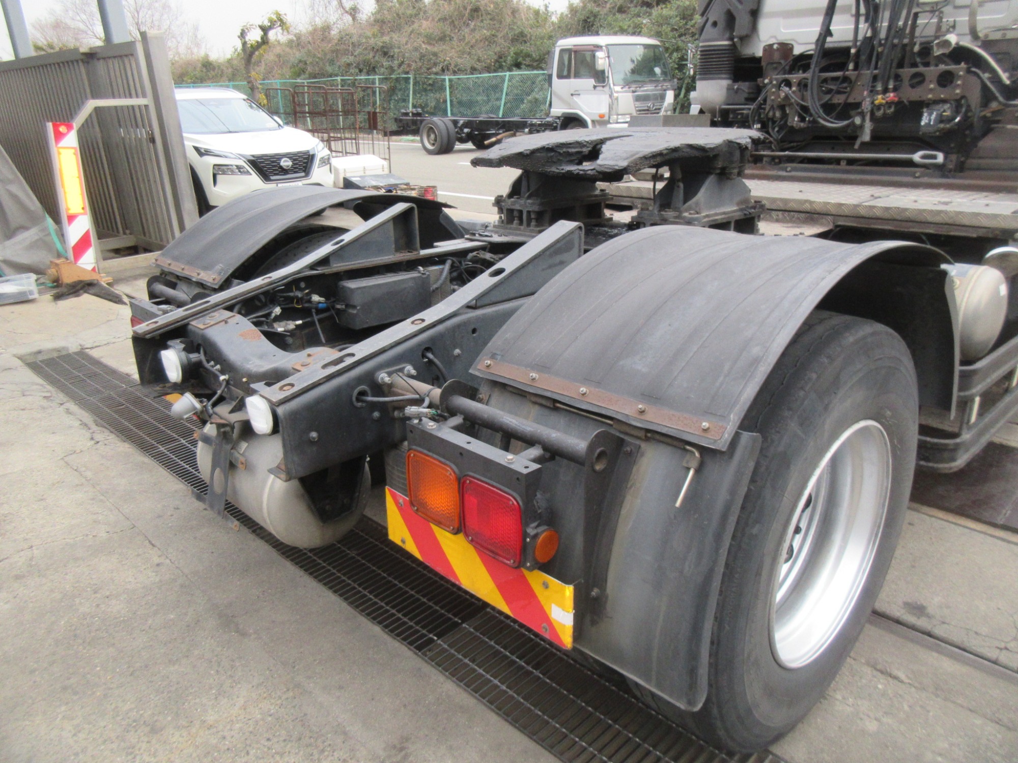 クオン11.5トンマニュアルトラクタ