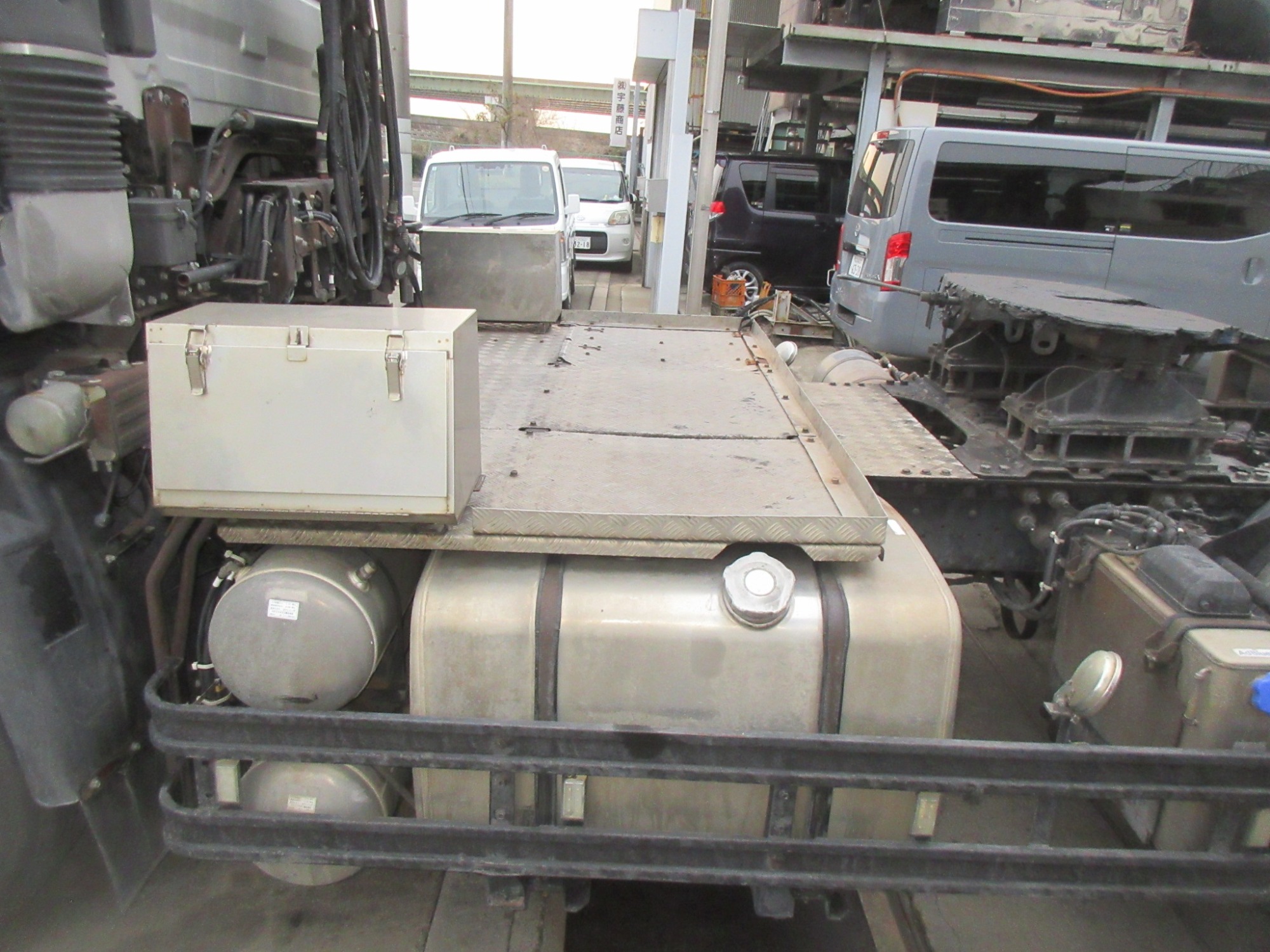 クオン11.5トンマニュアルトラクタ