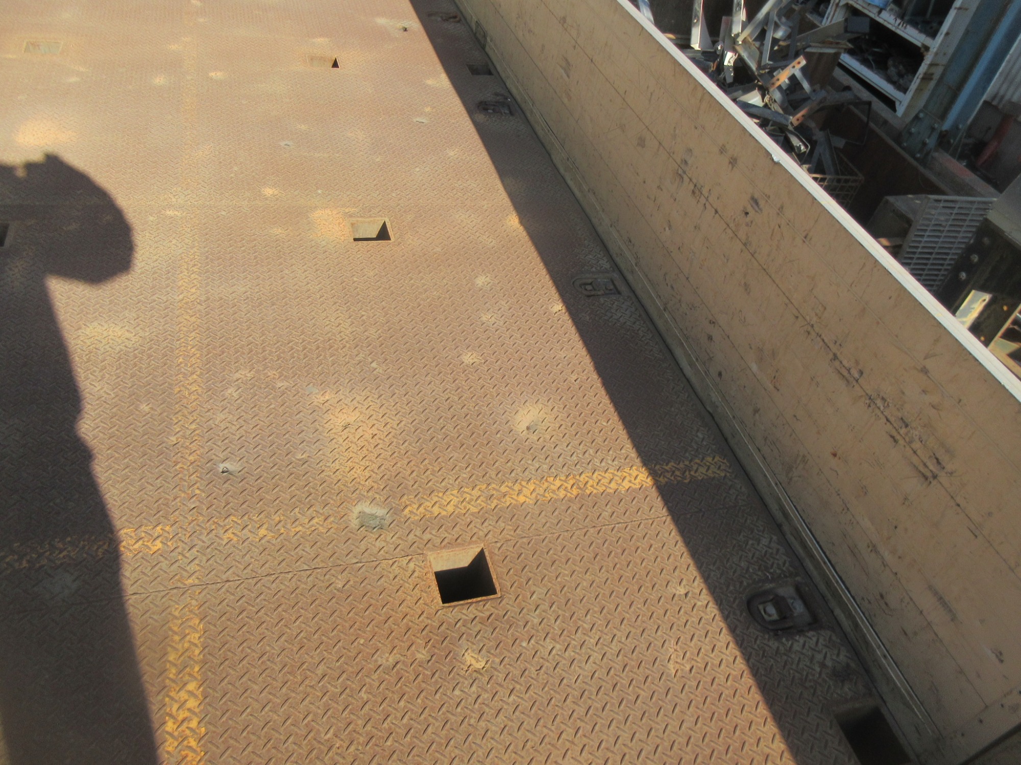 クオン3軸高床リーフサス アルミ平ボディ