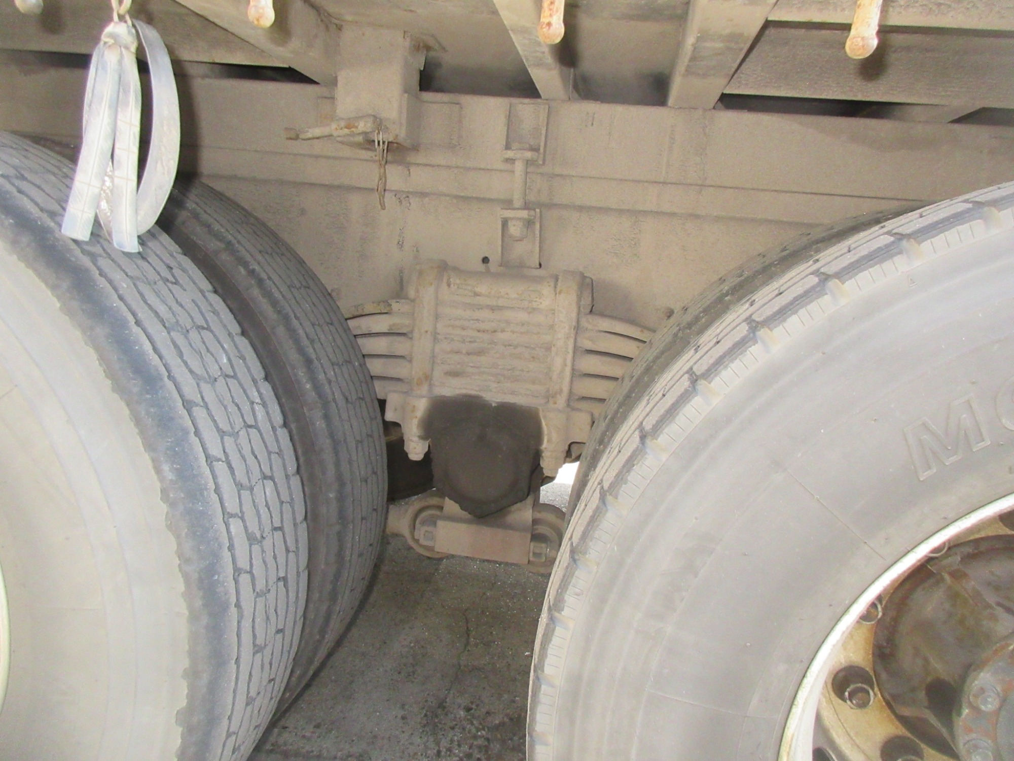 クオン3軸高床リーフサス アルミ平ボディ