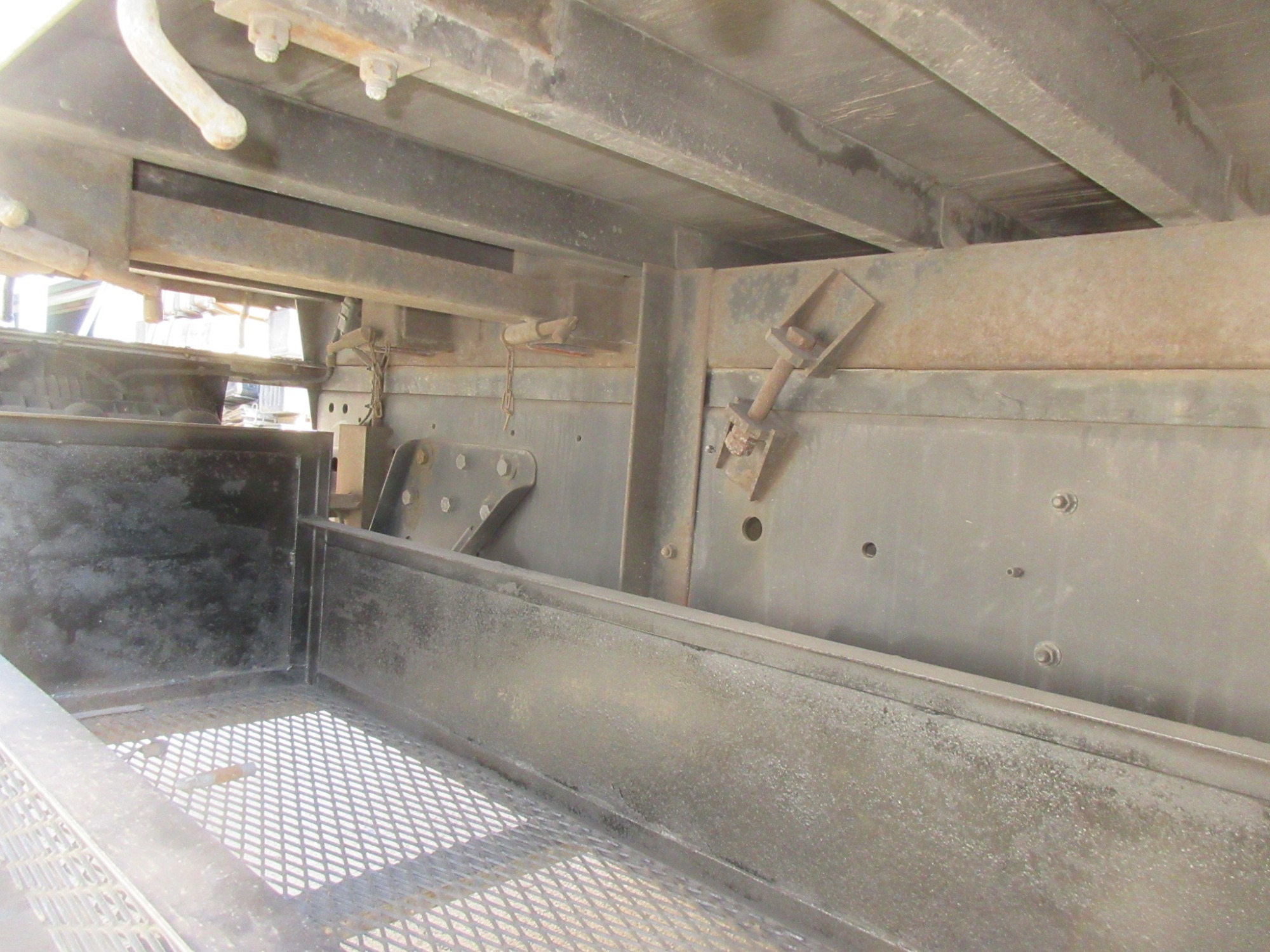 クオン3軸高床リーフサス アルミ平ボディ