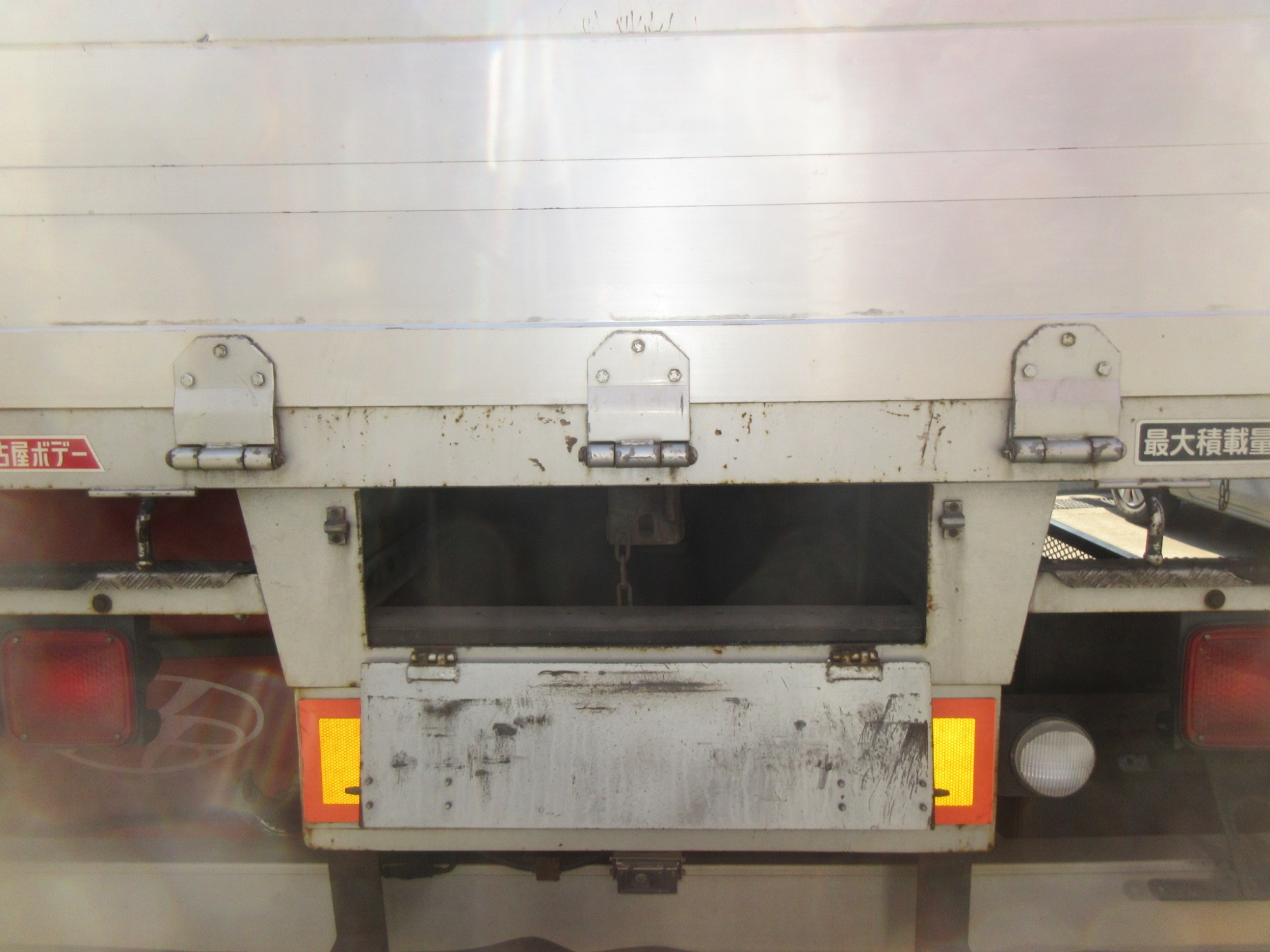 クオン3軸高床リーフサス アルミ平ボディ