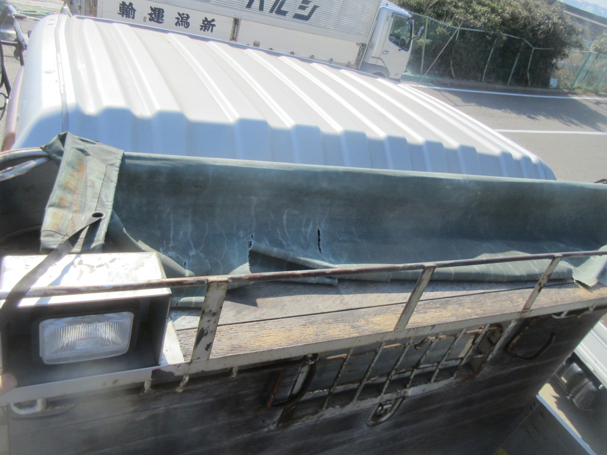 クオン3軸高床リーフサス アルミ平ボディ