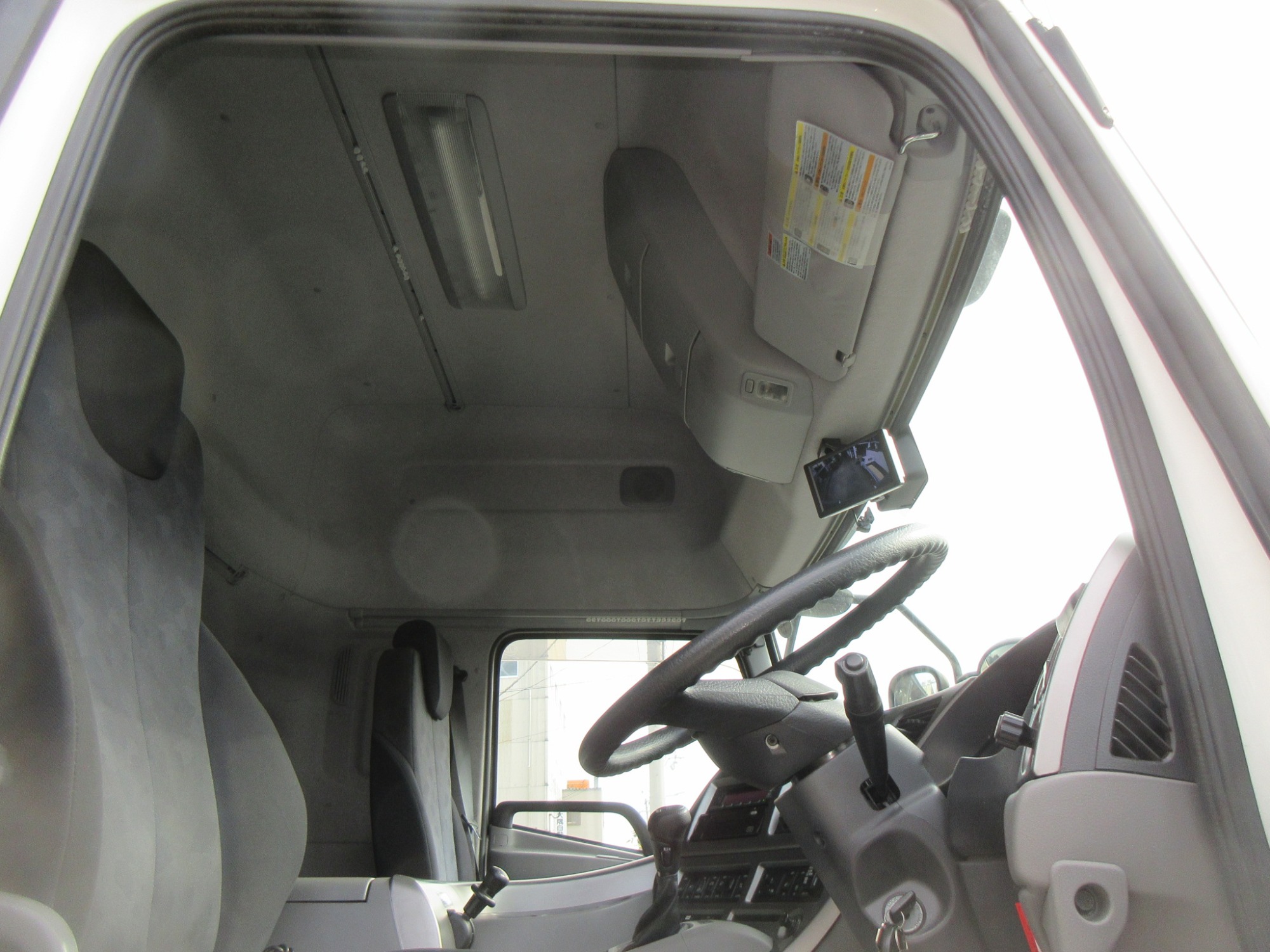 クオン高床3軸アルミウイング低走行