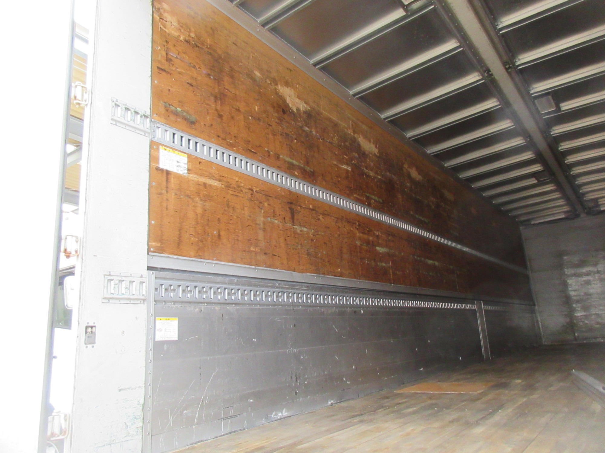 クオン高床3軸アルミウイング低走行