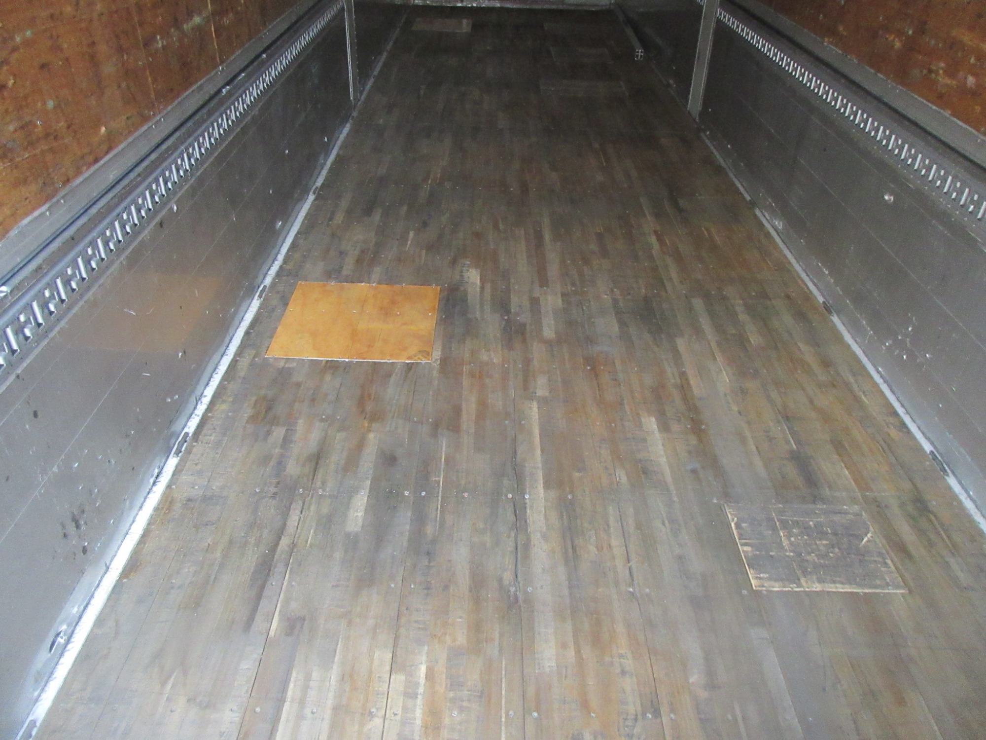 クオン高床3軸アルミウイング低走行