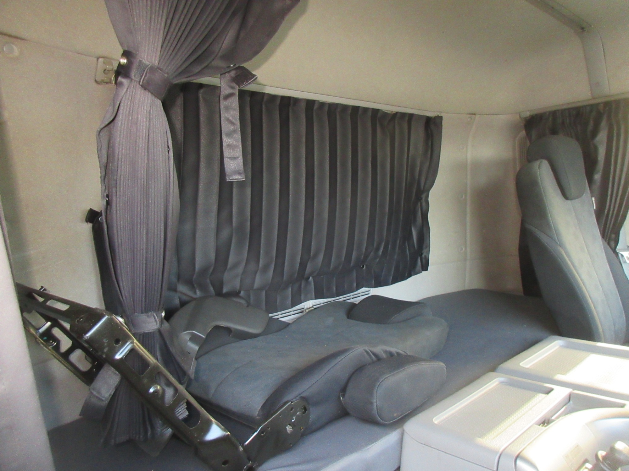 キャビン クオン スタンダードルーフ 2PG-CG5CA