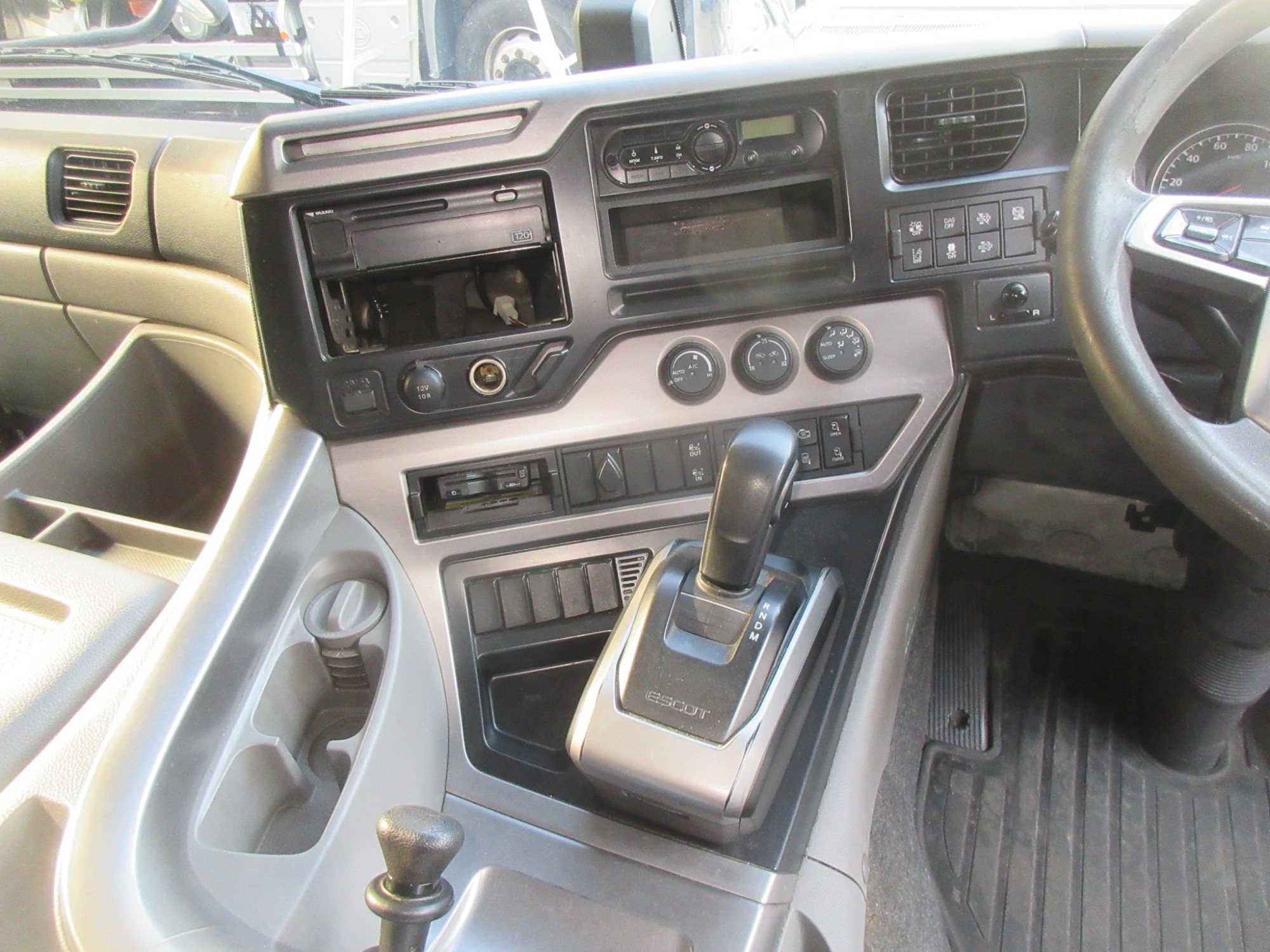 キャビン クオン スタンダードルーフ 2PG-CG5CA