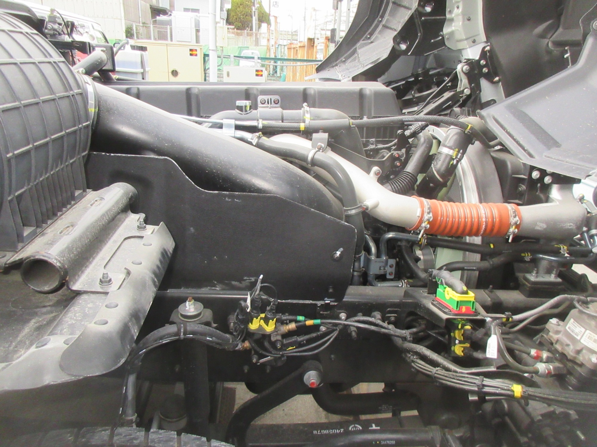 クオン第五輪荷重20トンハイルーフ未使用トラクタ