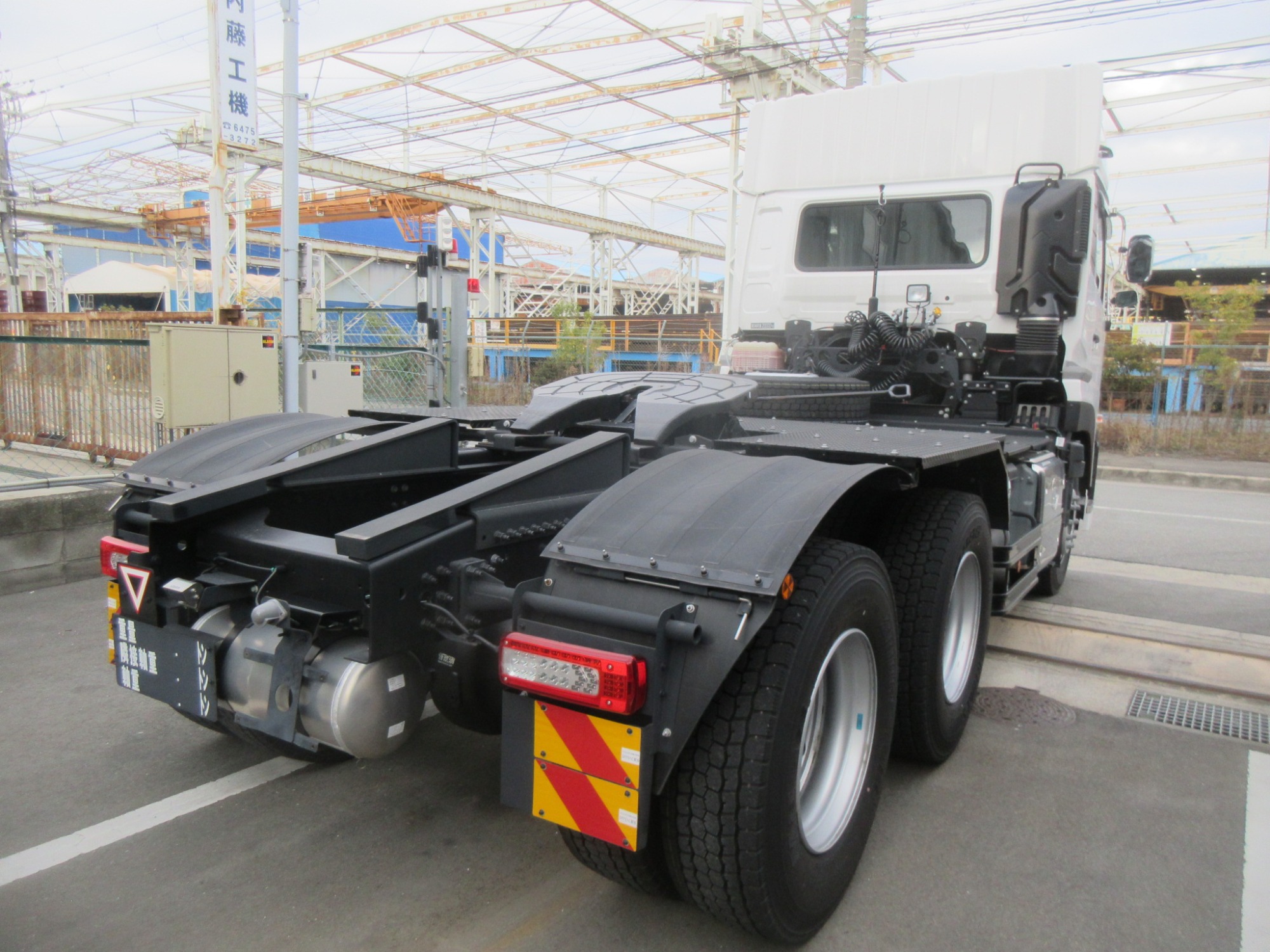 クオン第五輪荷重20トンハイルーフ未使用トラクタ