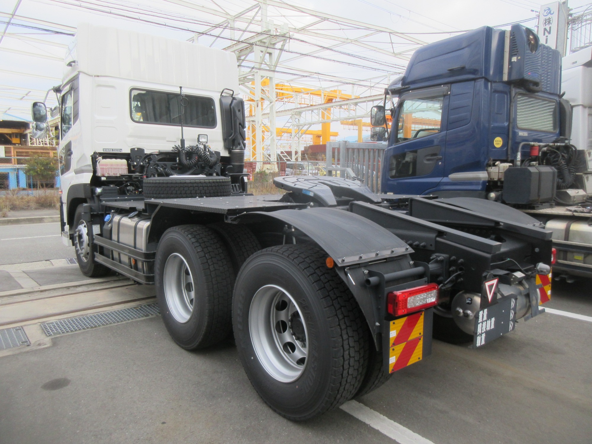 クオン第五輪荷重20トンハイルーフ未使用トラクタ