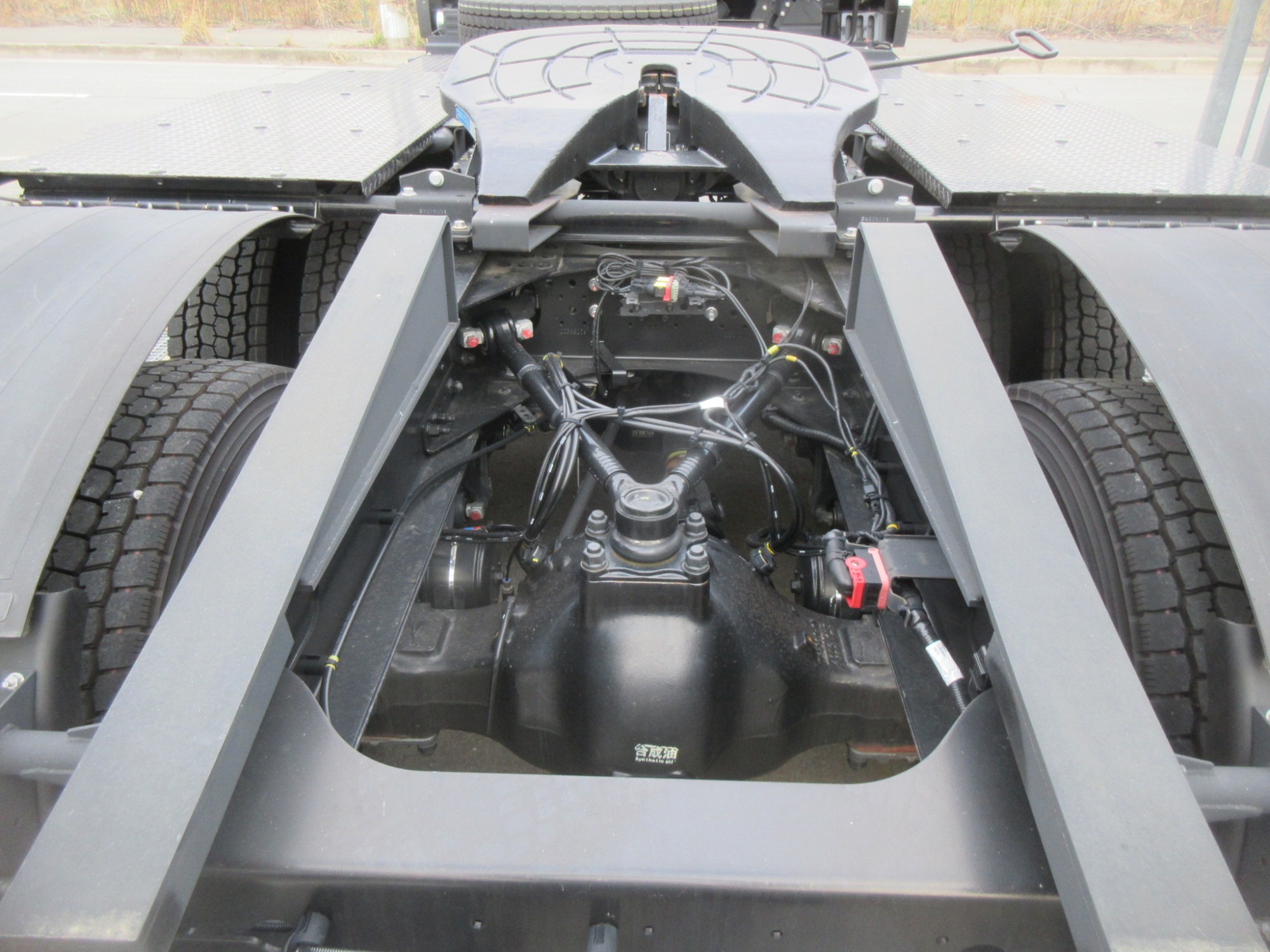 クオン第五輪荷重20トンハイルーフ未使用トラクタ